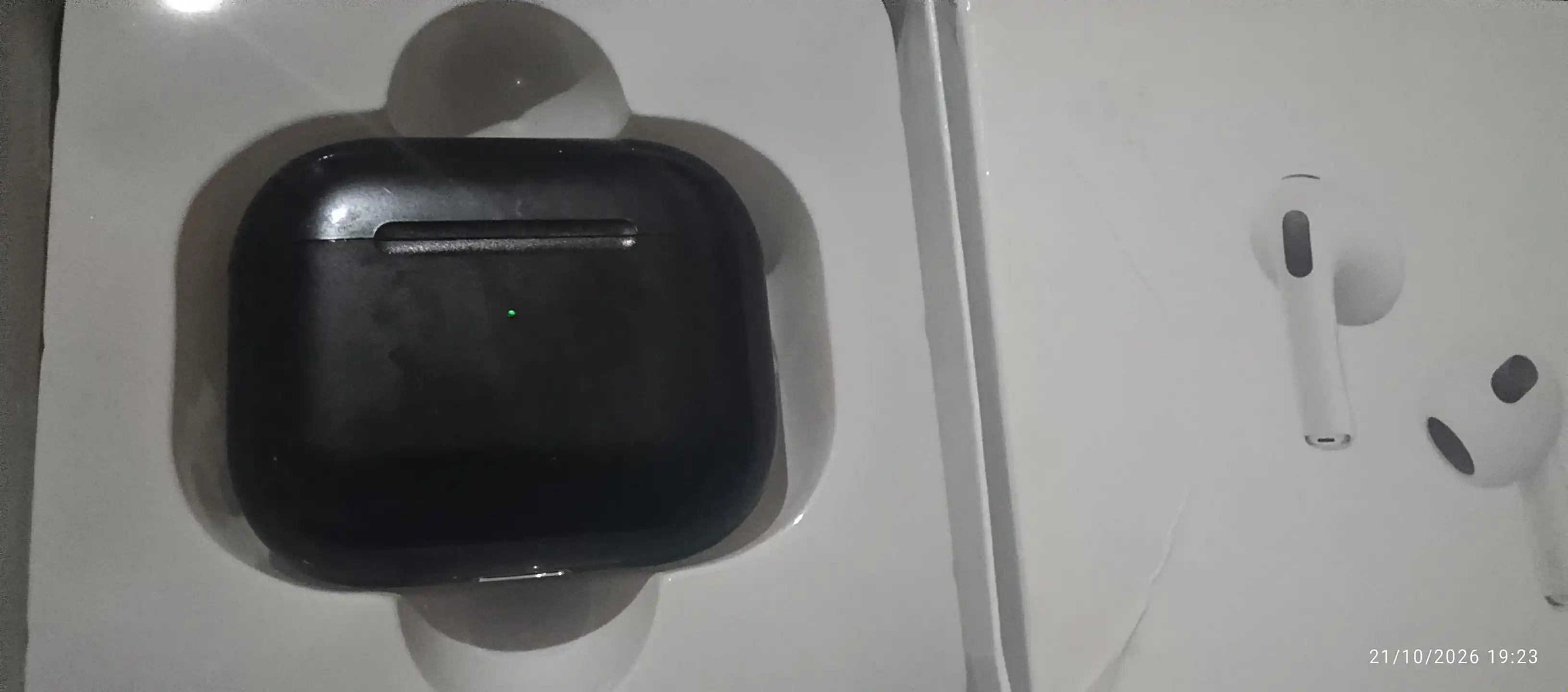 Simsiz quloqchin Pods 3, iPhone va Android uchun naushnik