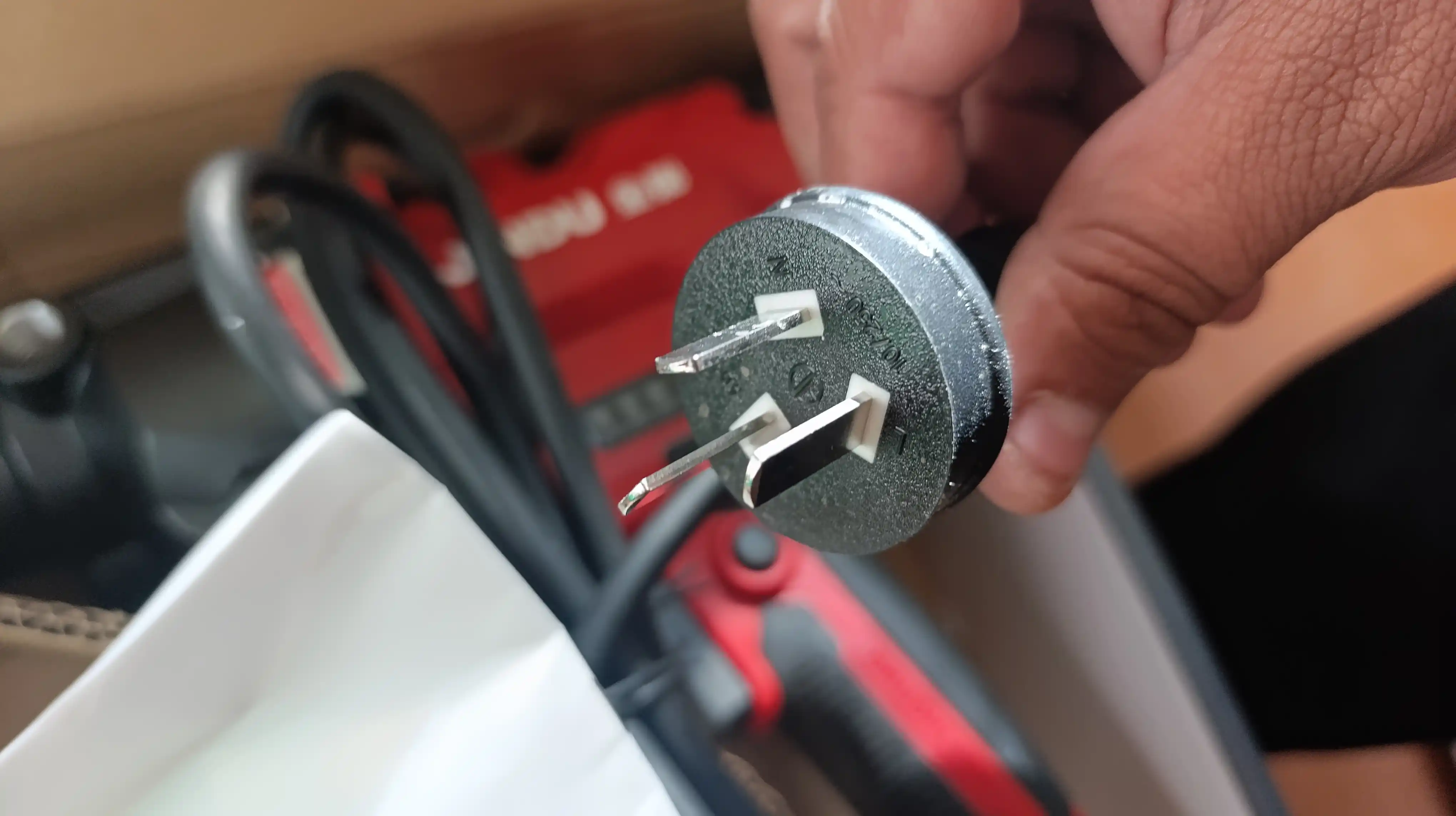 Cho'tkasiz olmosli burg‘ulash 2400W dreli JINDU
