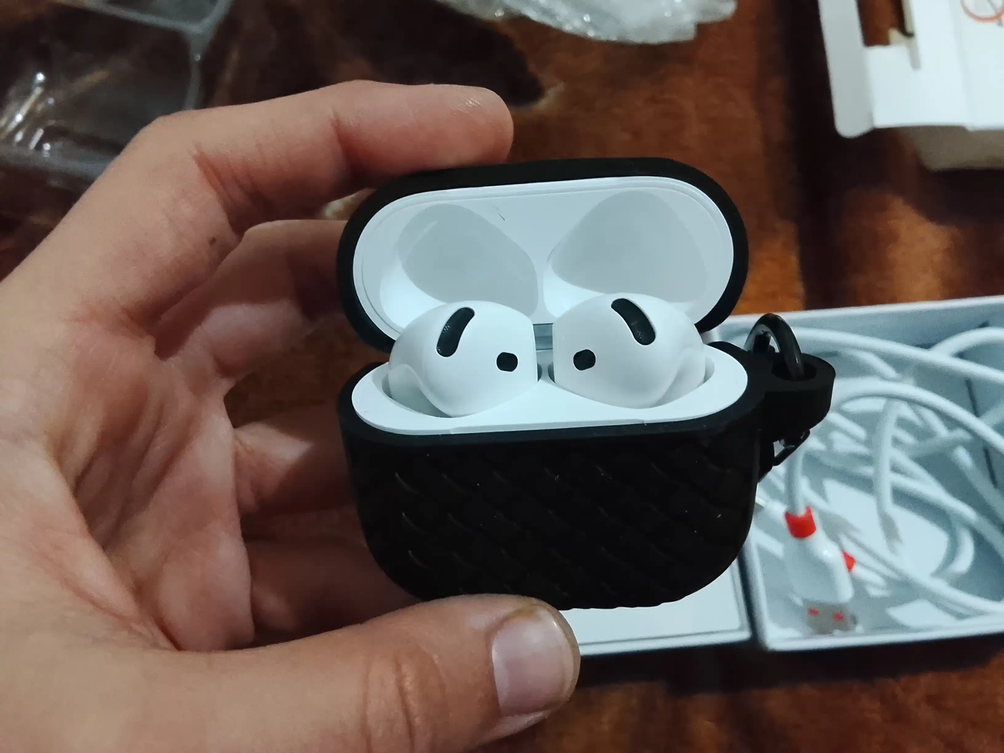 Simsiz quloqchinlar Pods 4, sensorli va blutuz naushniklar, iPhone va Android uchun
