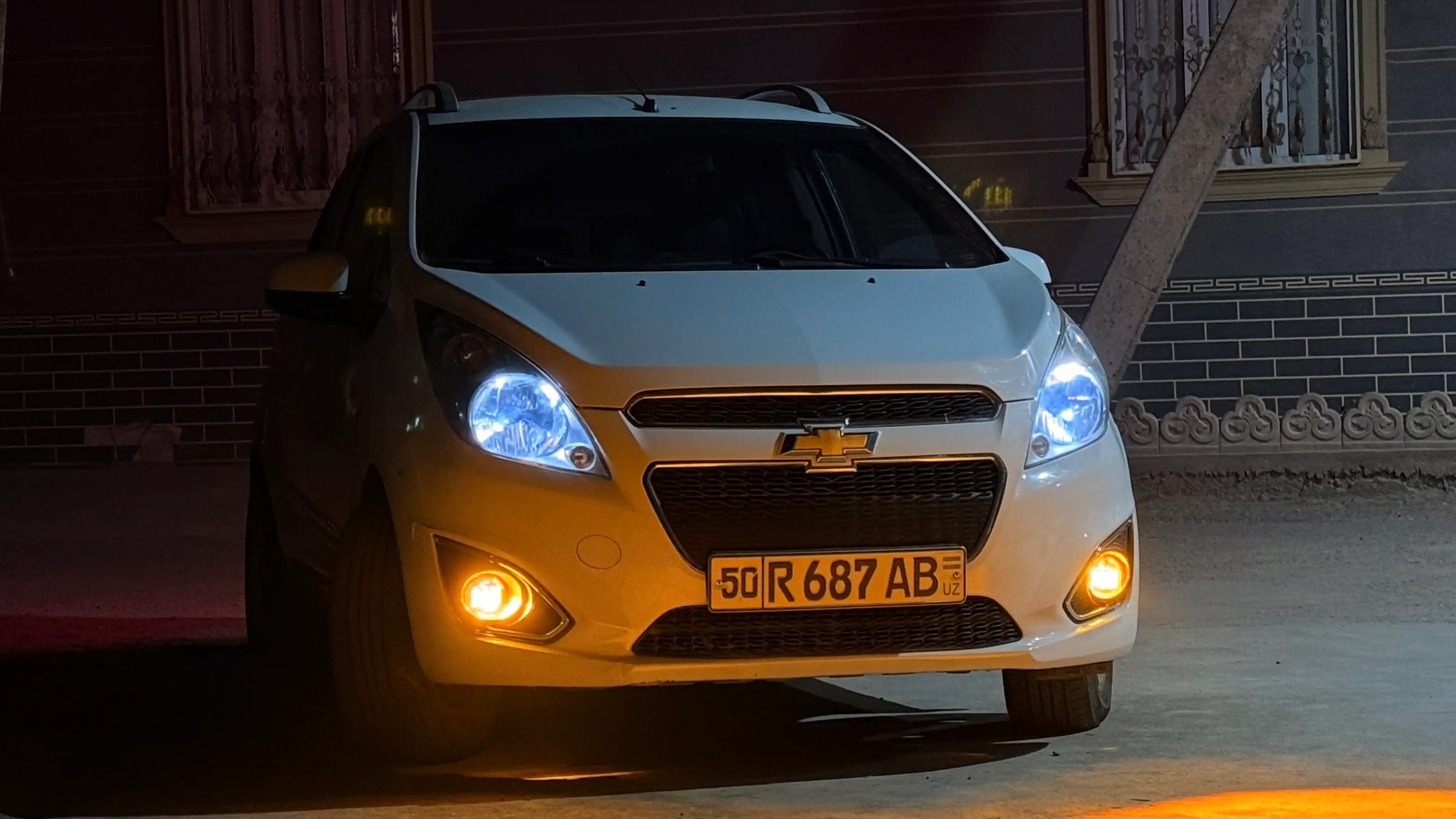 Cobalt Spark matiz uchun tumankaga ikki xil yonadigan led chiroqlar oq sariq bolib yonadi