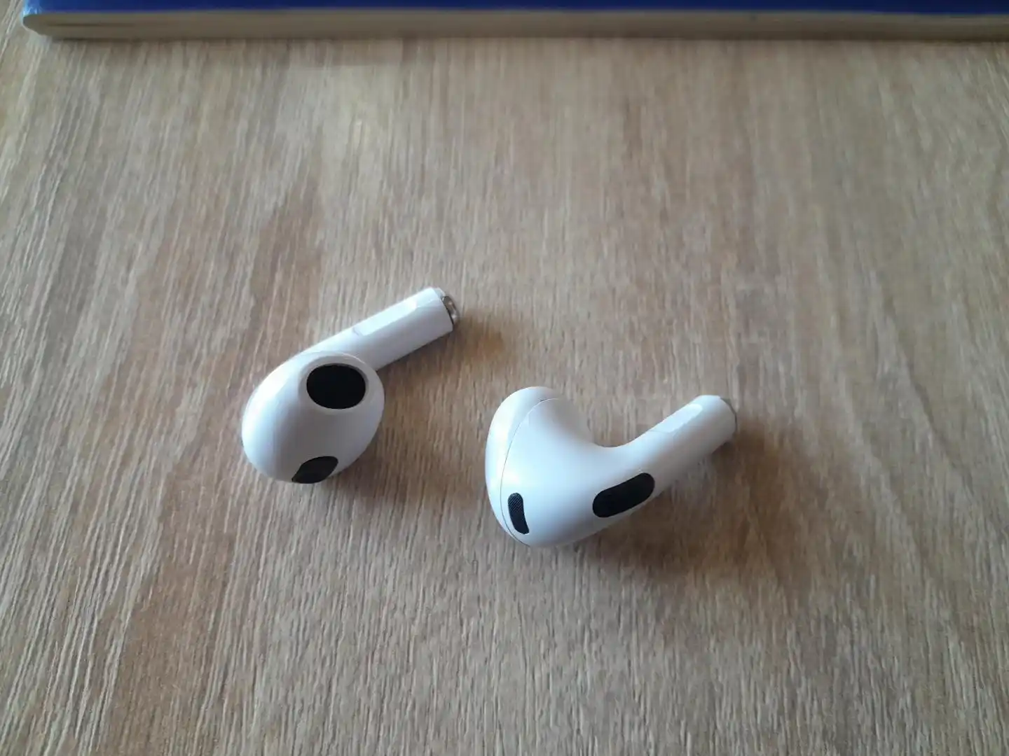 Simsiz quloqchinlar A.Pods Pro 2, A.Pods 3, sensorli boshqaruv, zaryadlash kabeli bilan