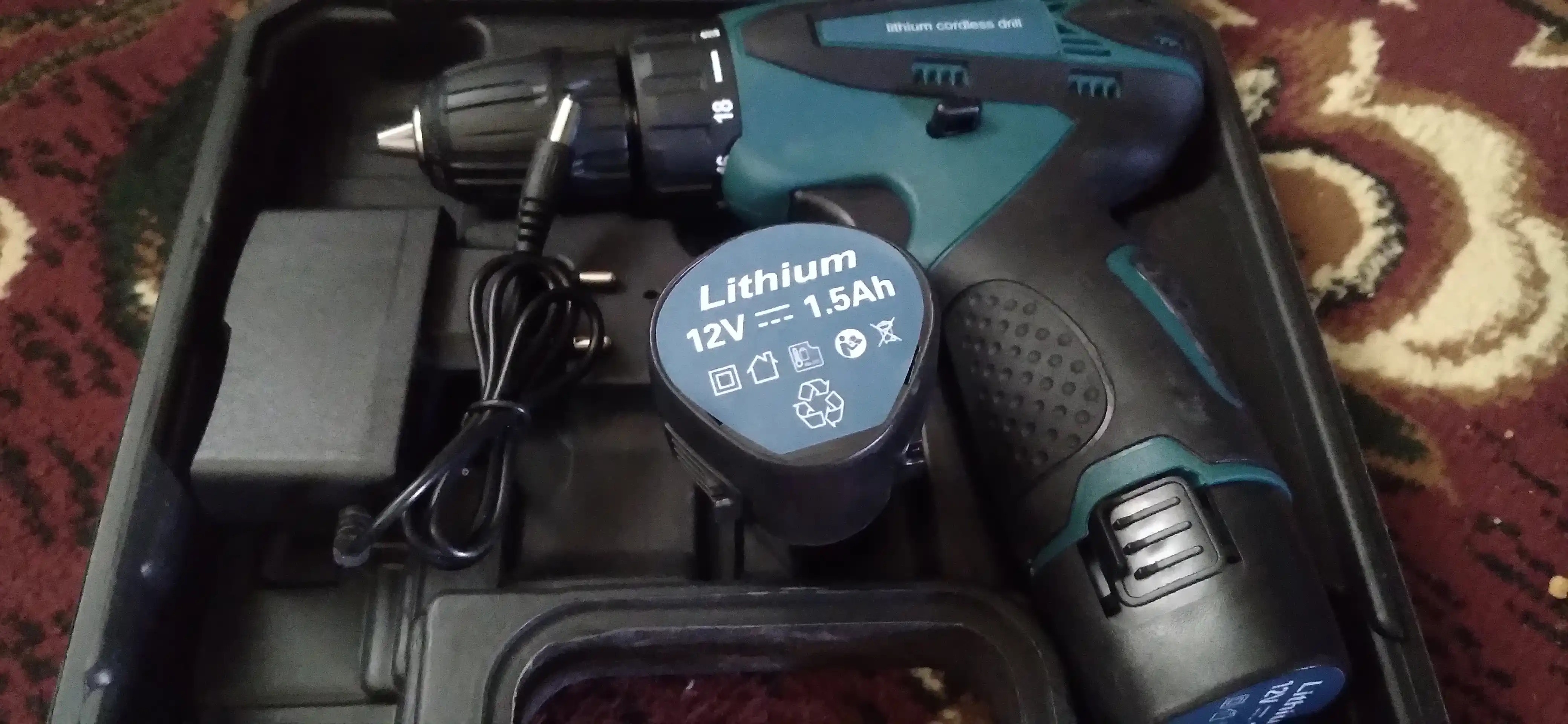 Makita 12V akkumulyatorli drel-shurupovyort, 2 ta AKB, 800 W, 1300 ob/min
