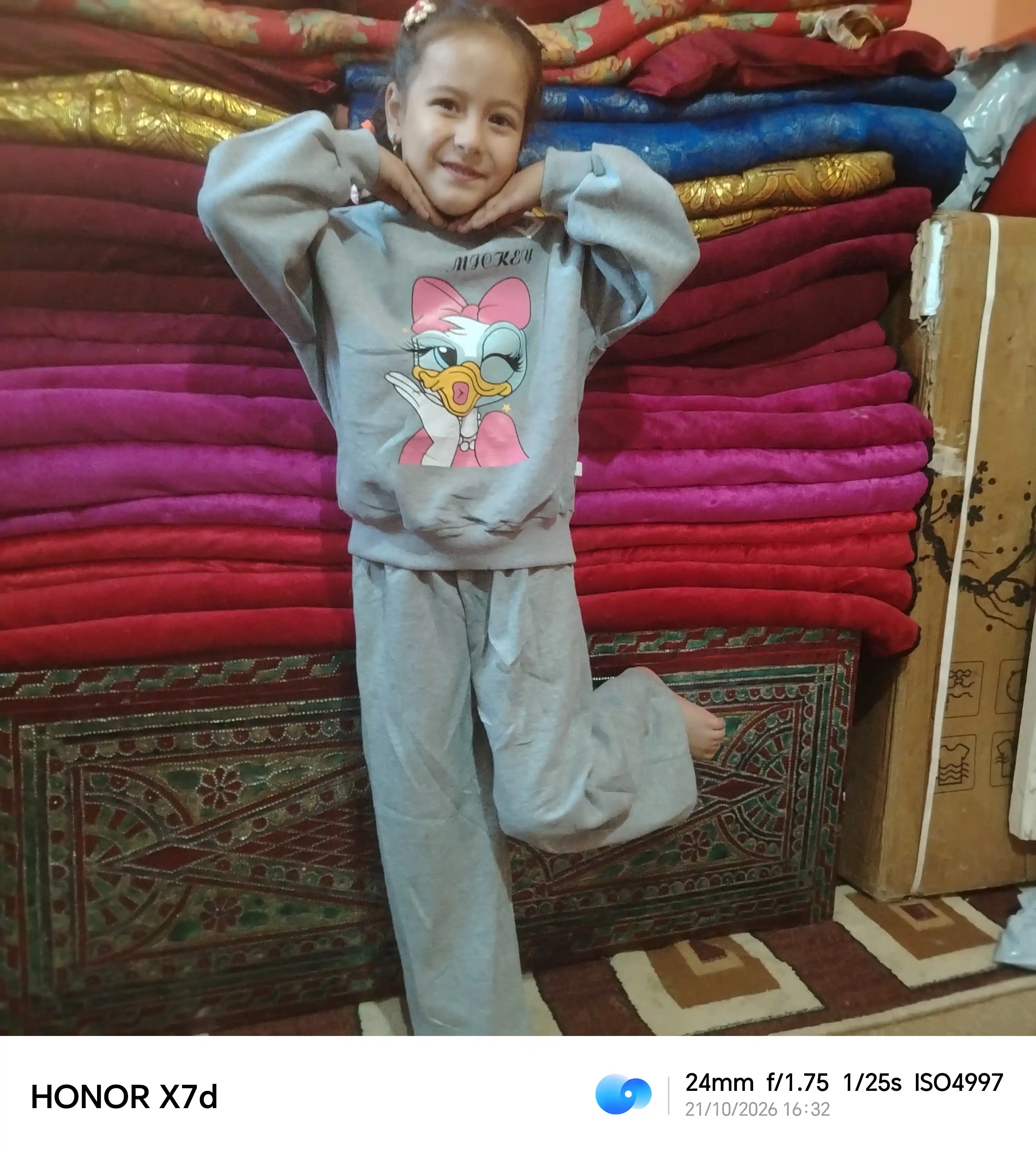 Qizaloqlar uchun kuzgi kiyim to'plami