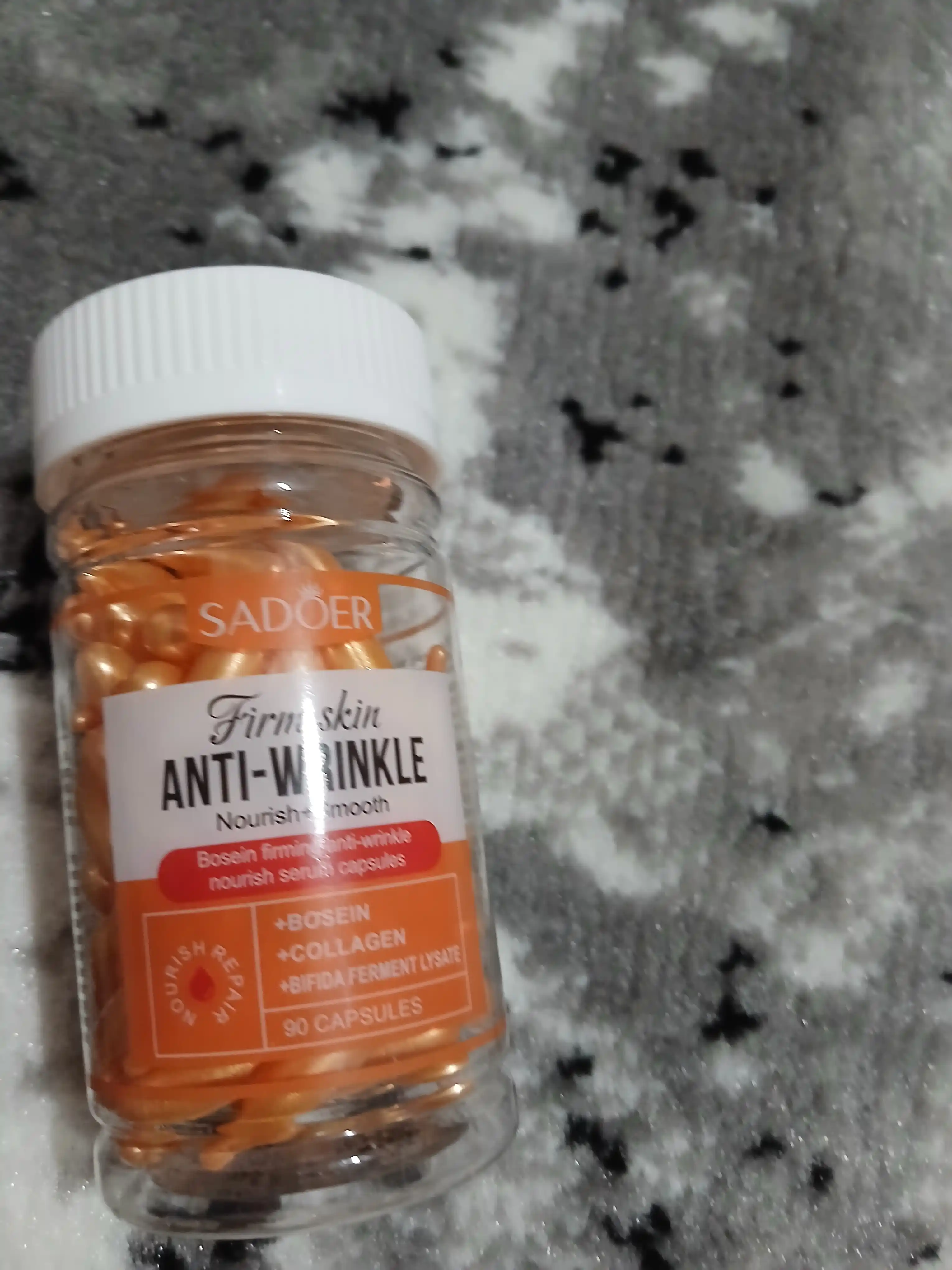 Kollagen + vitaminlar + tabiiy ekstraktlar: ajin va dog‘larni ketkazadi, terini yoritadi