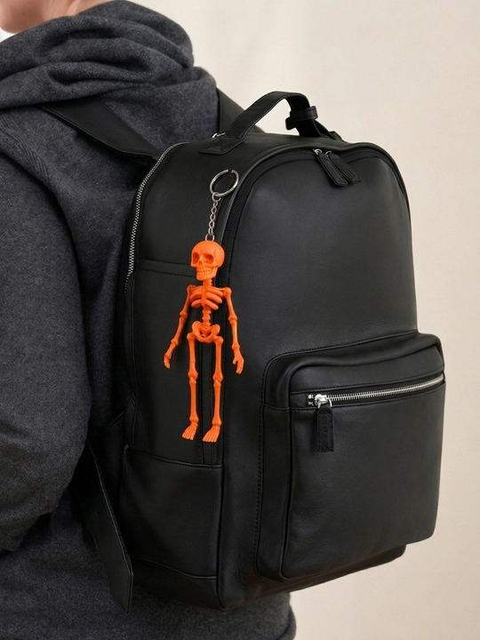 Qo‘zg‘aluvchan brelok odam skeleti, artikulyatsiyalangan brelok