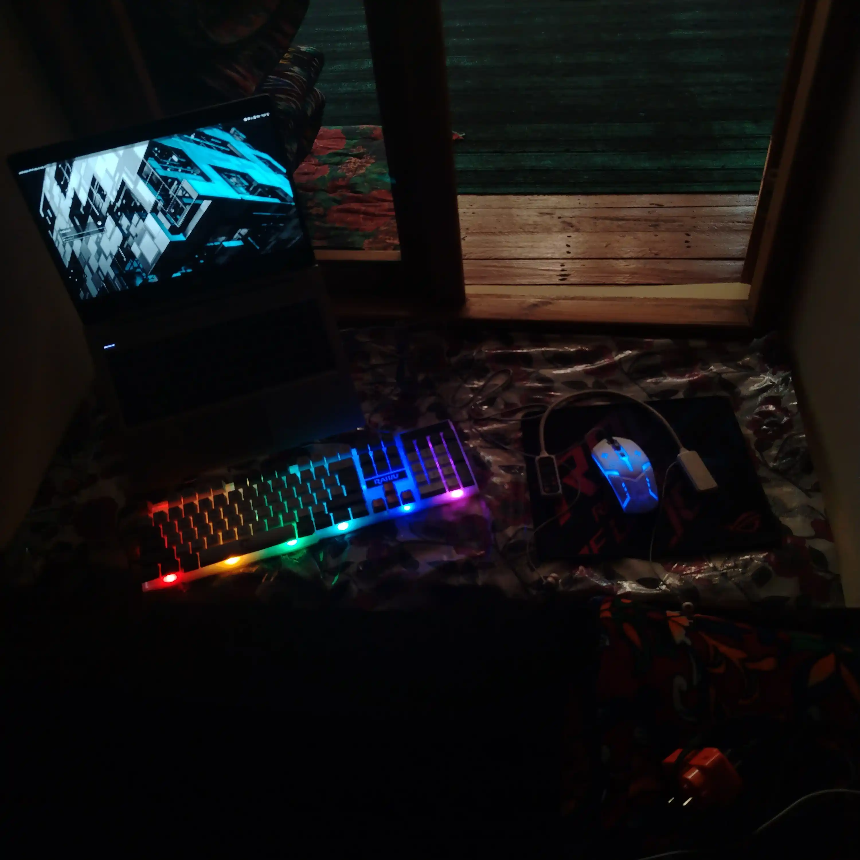 RGB yoritgichli klaviatura, mexanik va membranali modellar, sichqonchali variantlari
