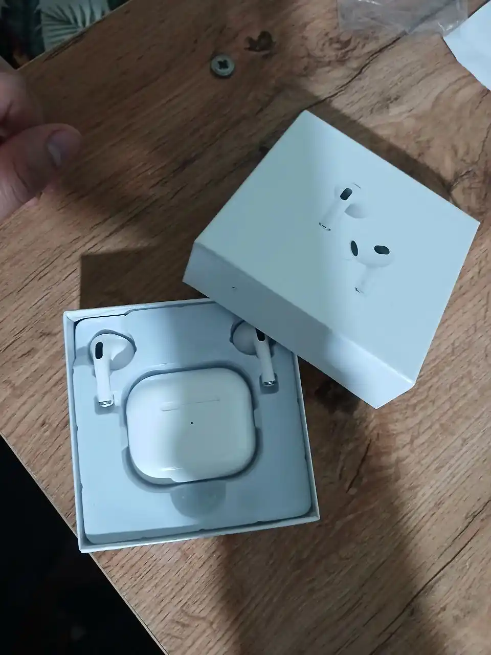 Simsiz quloqchin Pods 3, iPhone va Android uchun naushnik
