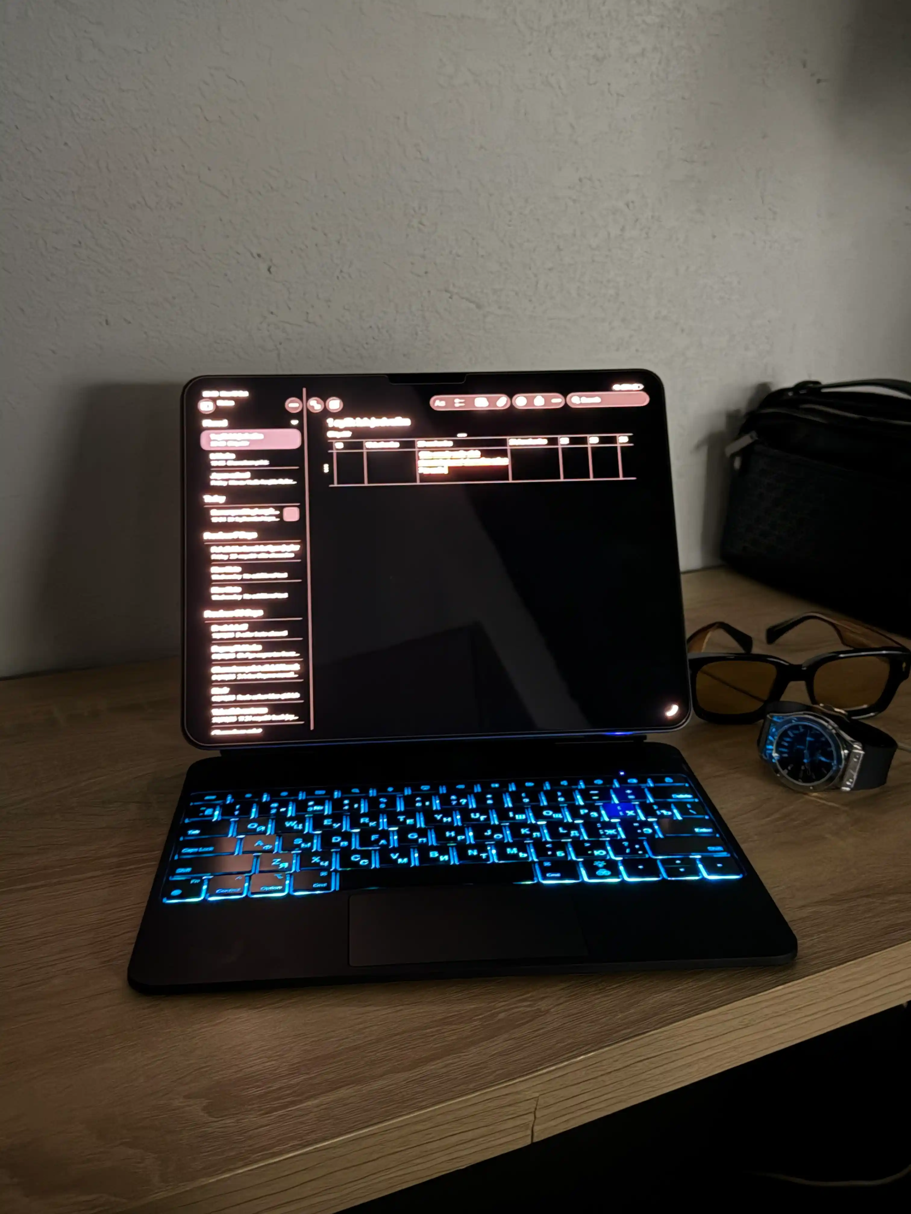 Клавиатура чехол iPad Pro / Air, 10.9/11/12.9/13, M5/M4/M3/M2/M1, A16 Magic Keyboard