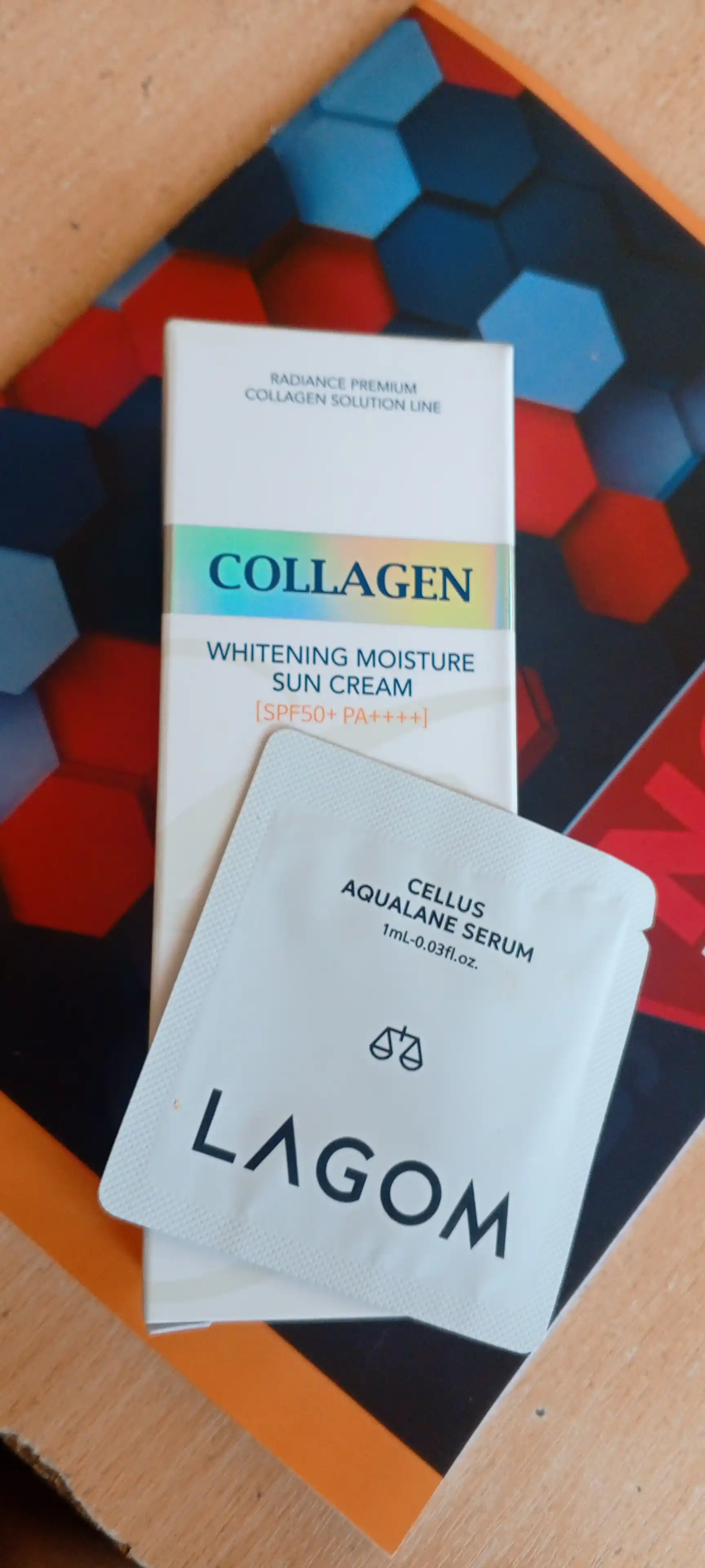 Koreyani quyoshdan hiimoyalovchi krem,yuz uchun Enough 3 tasi 1 da SPF50 PA+++, kollagenli