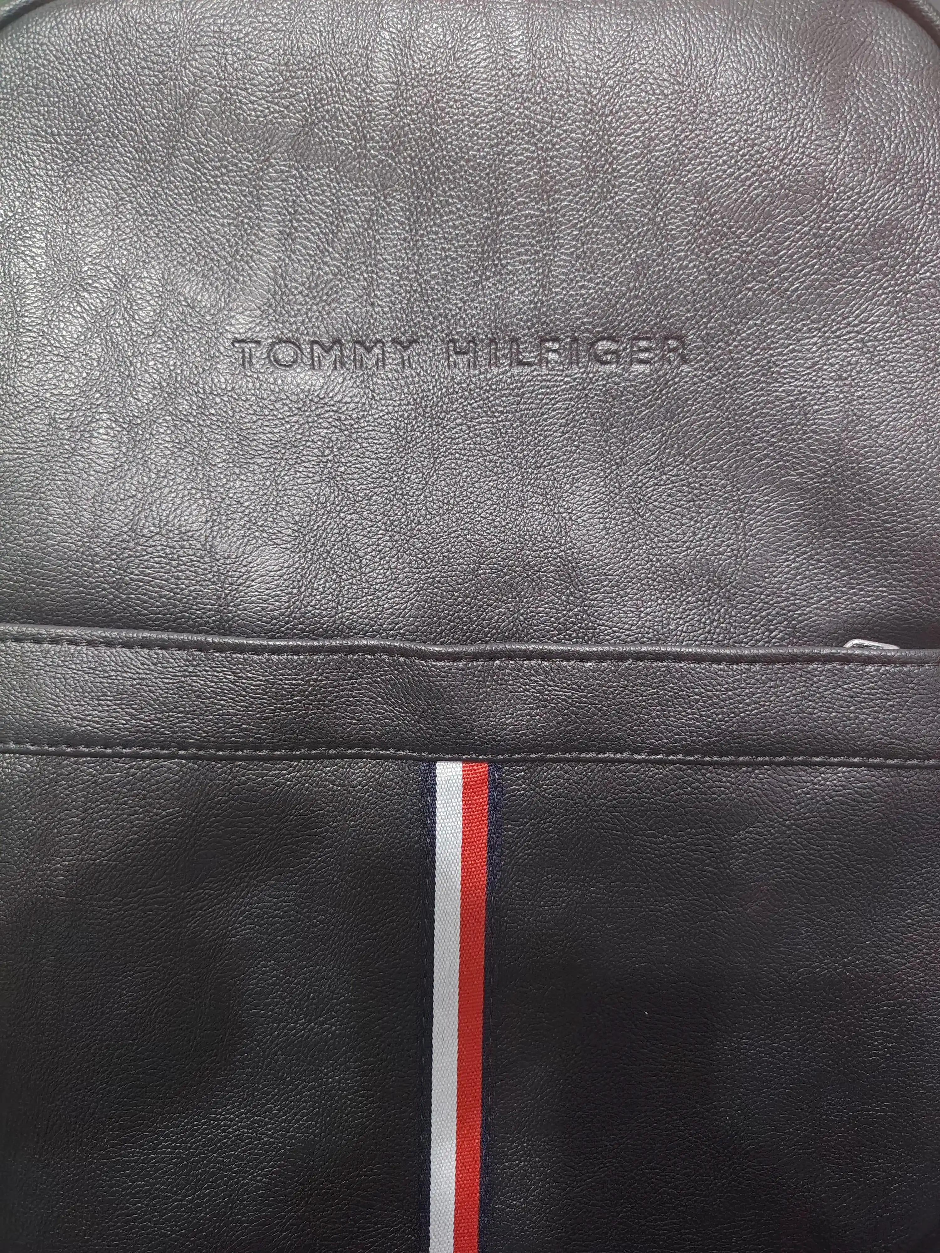Erkaklar ryukzagi, TOMMY HILFIGER, klassik uslubdagi maktab va sport ryukzagi, charm 