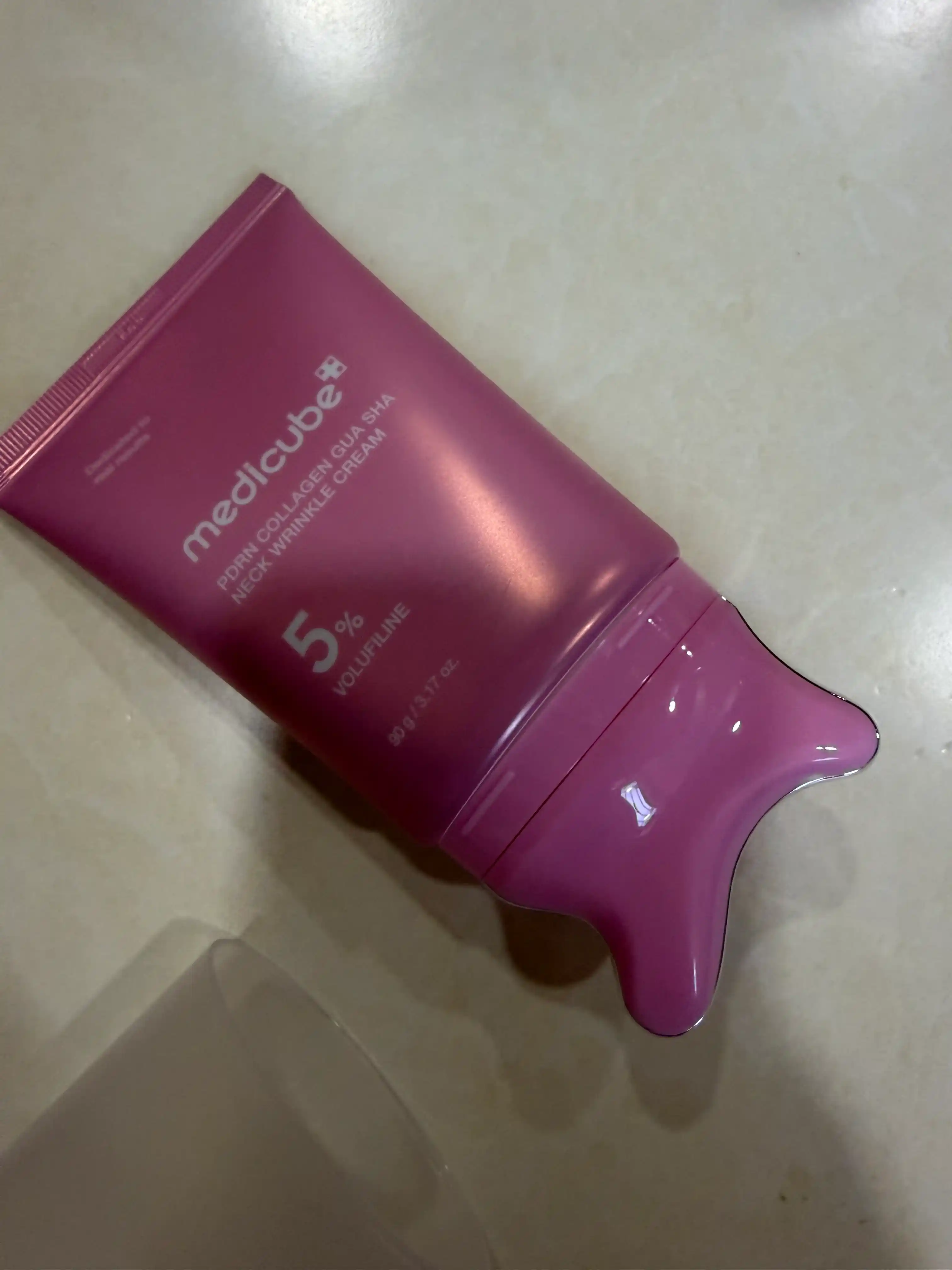 Medicube PDRN Kollagen Gua Sha bo'yin ajinlarini tekislovchi krem (50 ml)