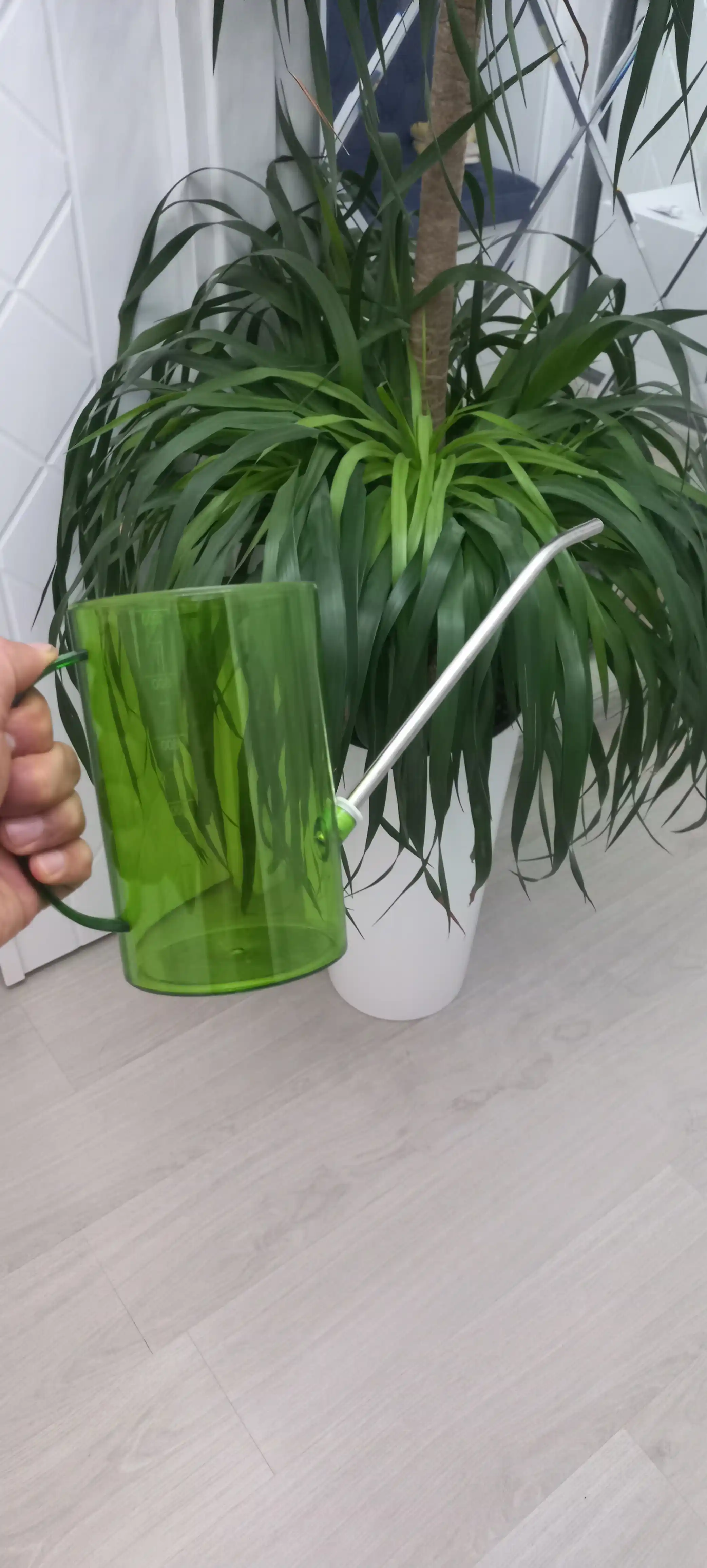 Xona uchun 1 litrli gul seyalkasi, bog‘ uchun nasadkali gul purkagich