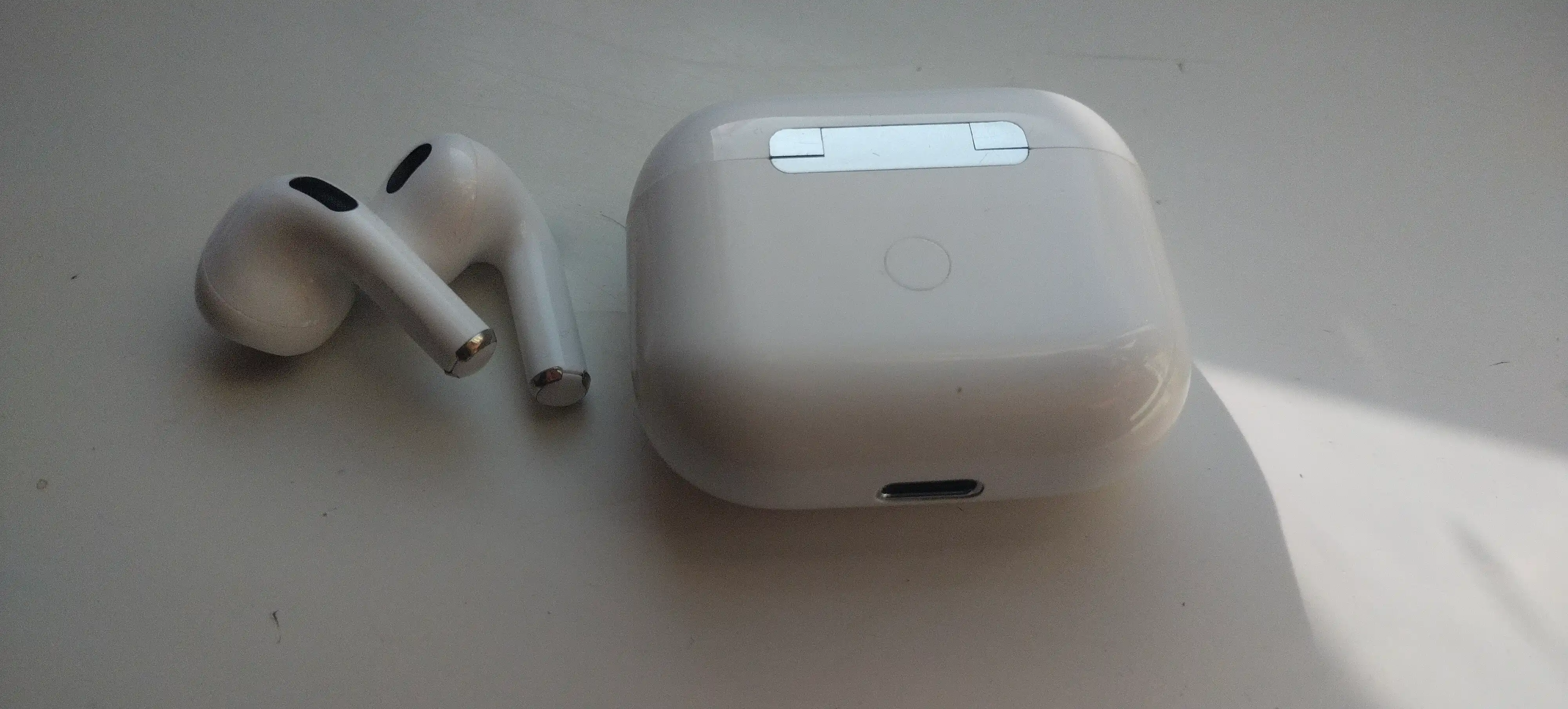 Simsiz quloqchin Pods 3, iPhone va Android uchun naushnik