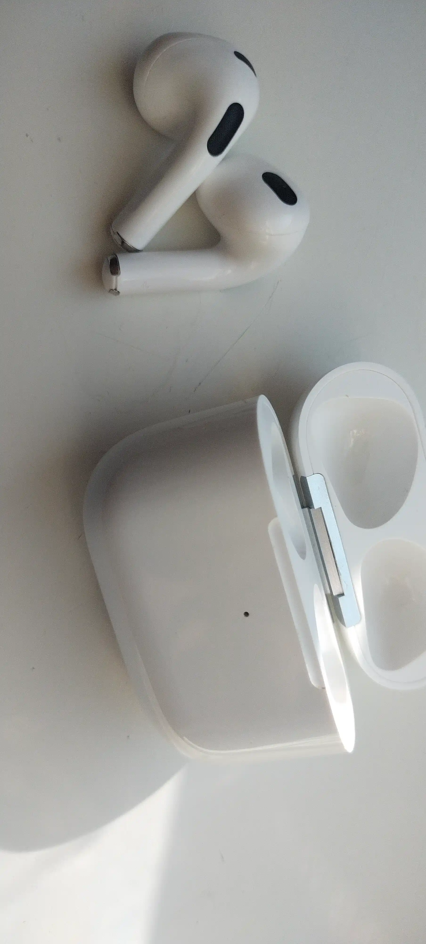 Simsiz quloqchin Pods 3, iPhone va Android uchun naushnik
