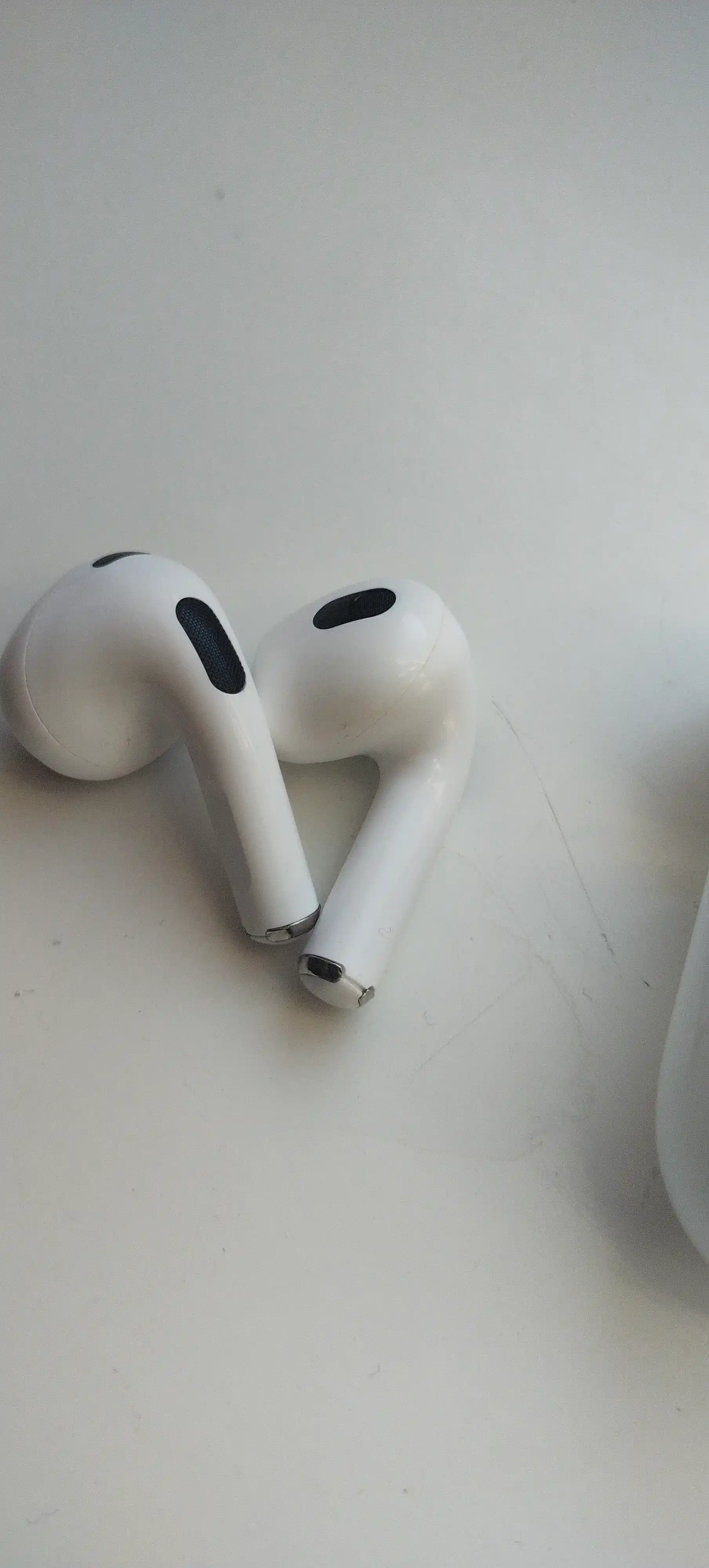Simsiz quloqchin Pods 3, iPhone va Android uchun naushnik