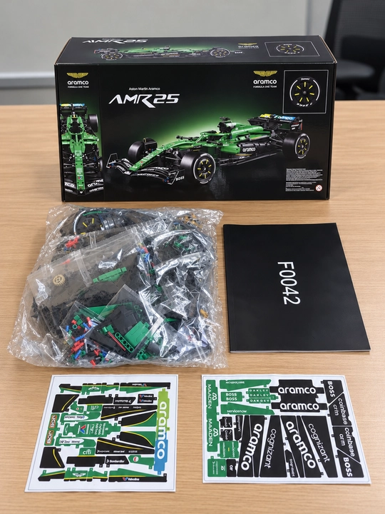 Formula 1 poyga mashinasi konstruktori, katta model 1:8 Technic, LEGO bilan mos keladi