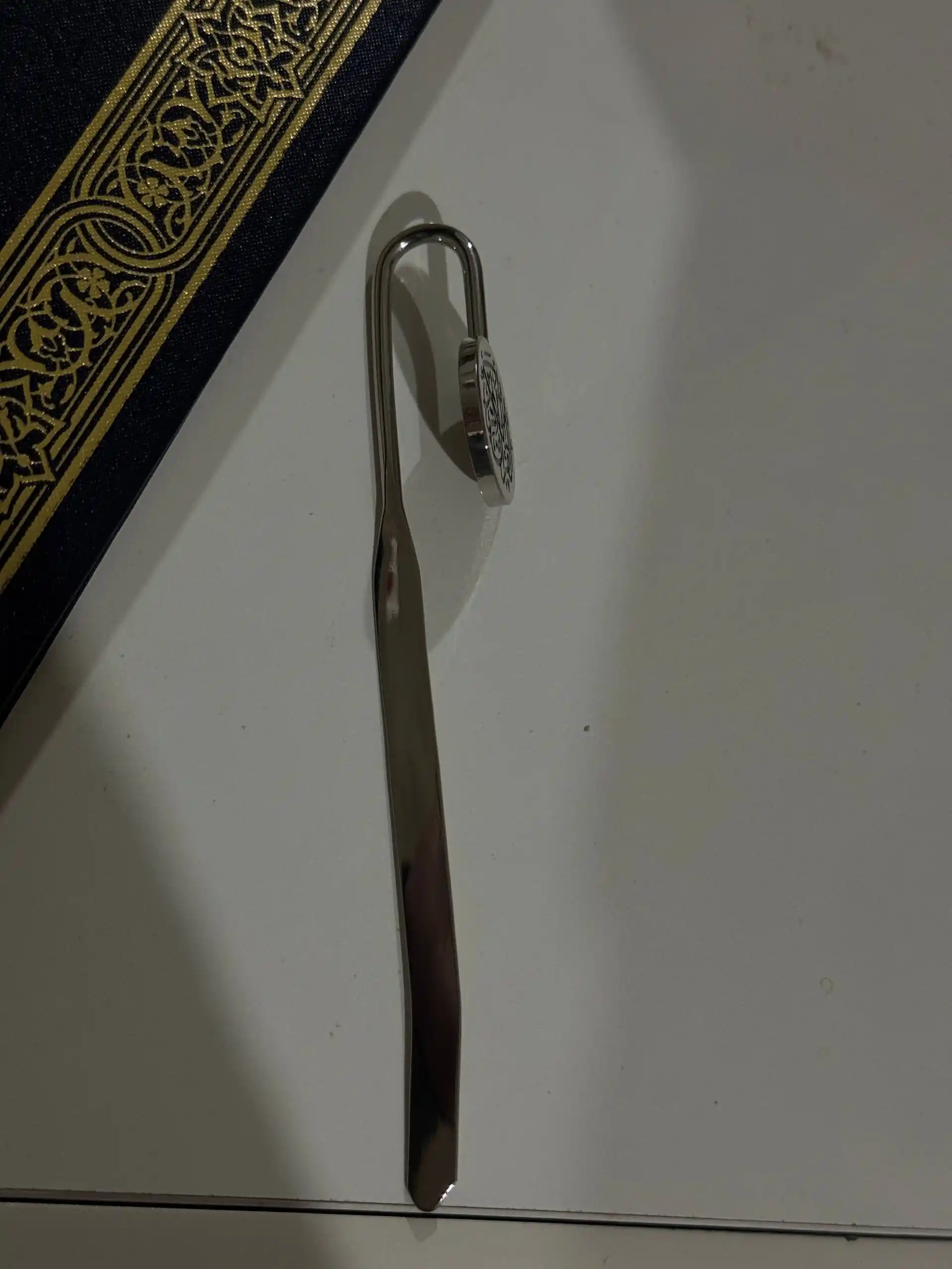 Kitoblar uchun nafis metall xatcho‘p, bezakli, nafis sovg‘a