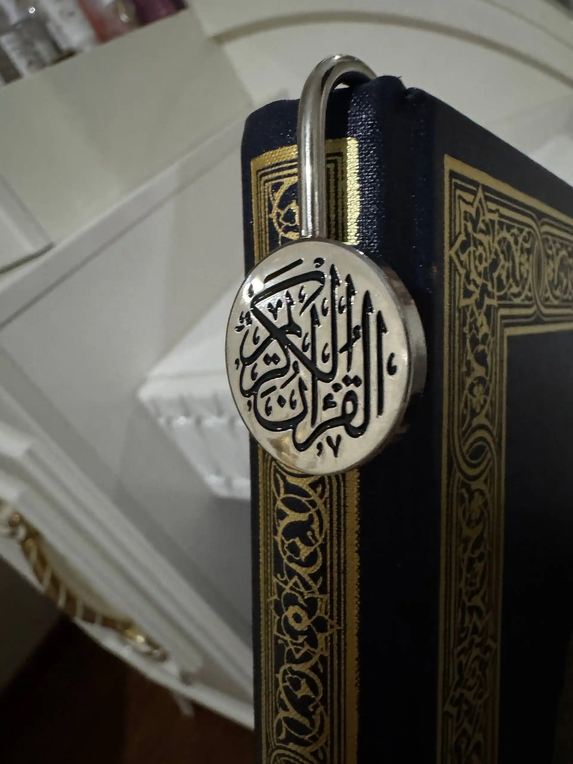 Kitoblar uchun nafis metall xatcho‘p, bezakli, nafis sovg‘a