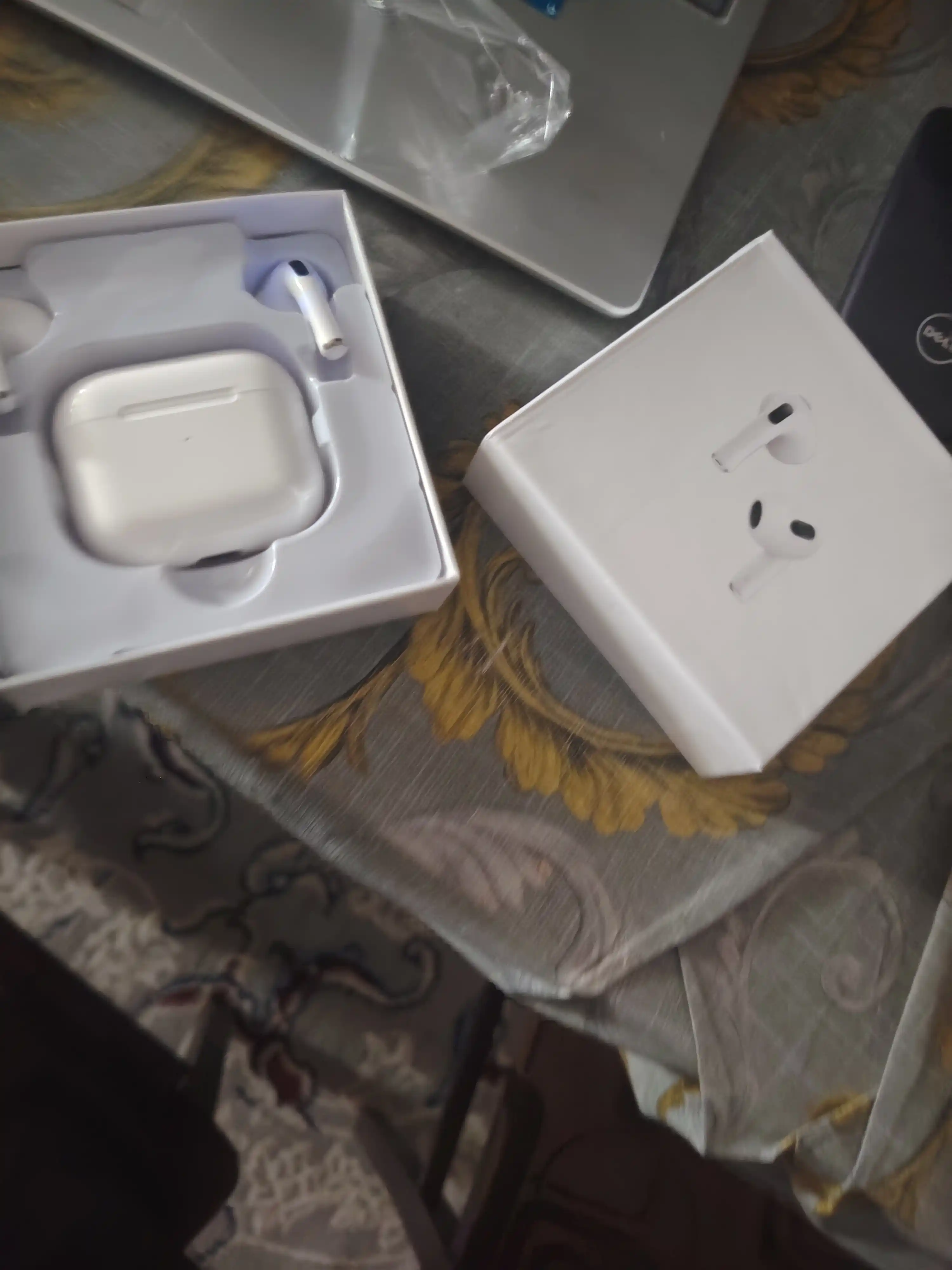 Simsiz quloqchin Pods 3, iPhone va Android uchun naushnik