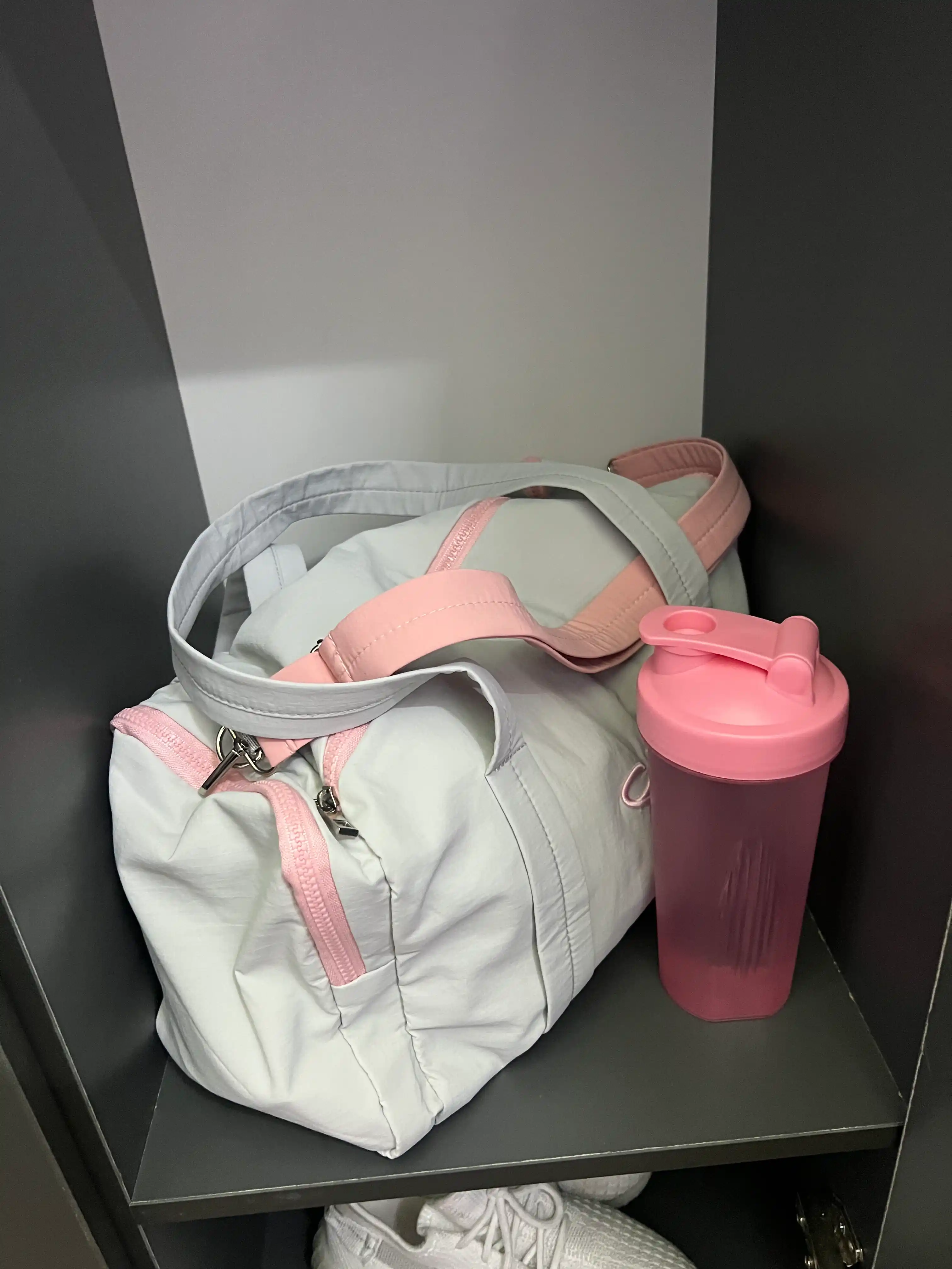 Sport shaker metall mixer bilan, shaffof korpusli, protein va ichimliklar uchun
