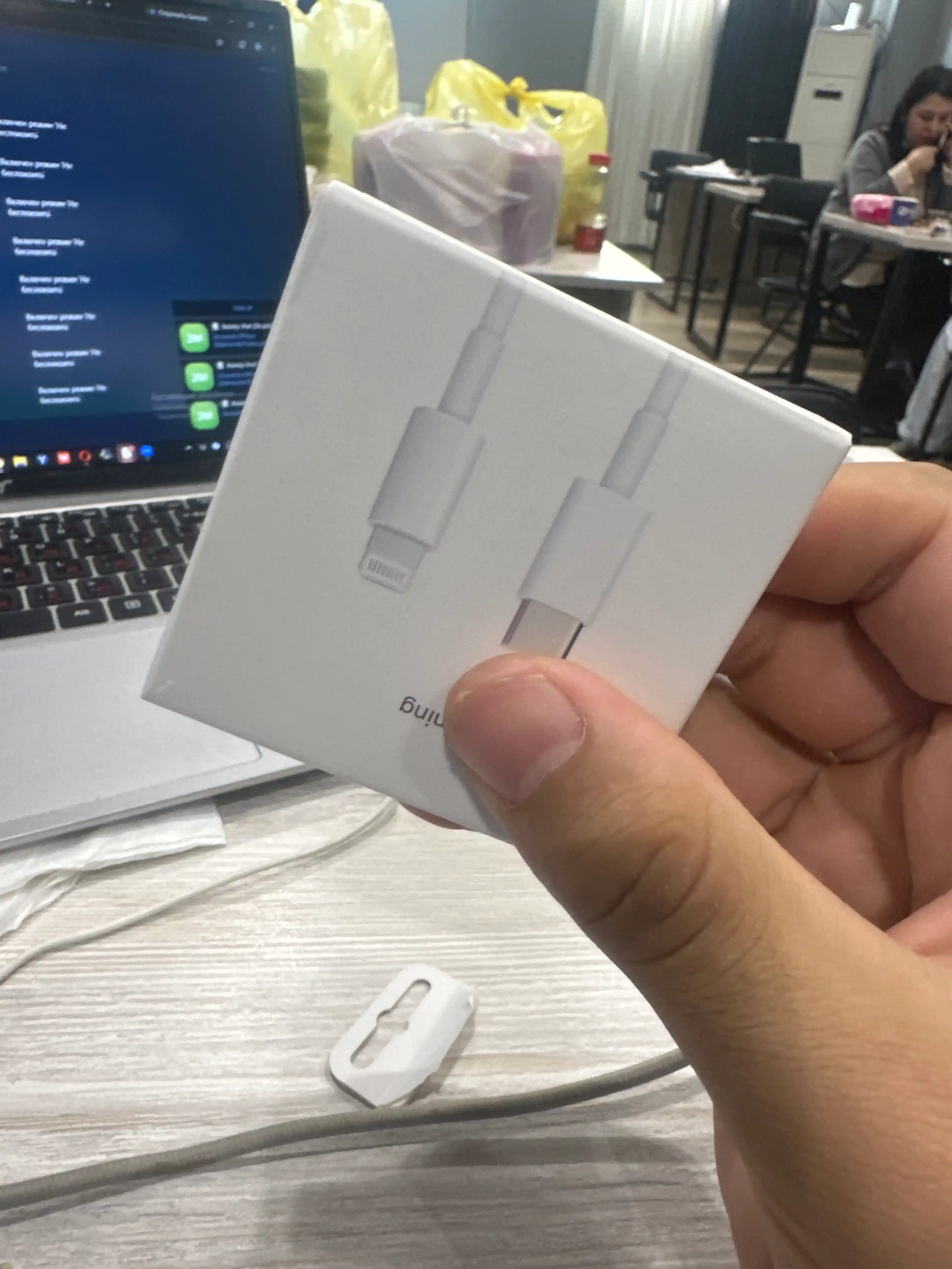 Zaryadnoe qurilma iPhone uchun, zaryadka 20 Vt, s kabelem Type-C — Lightning