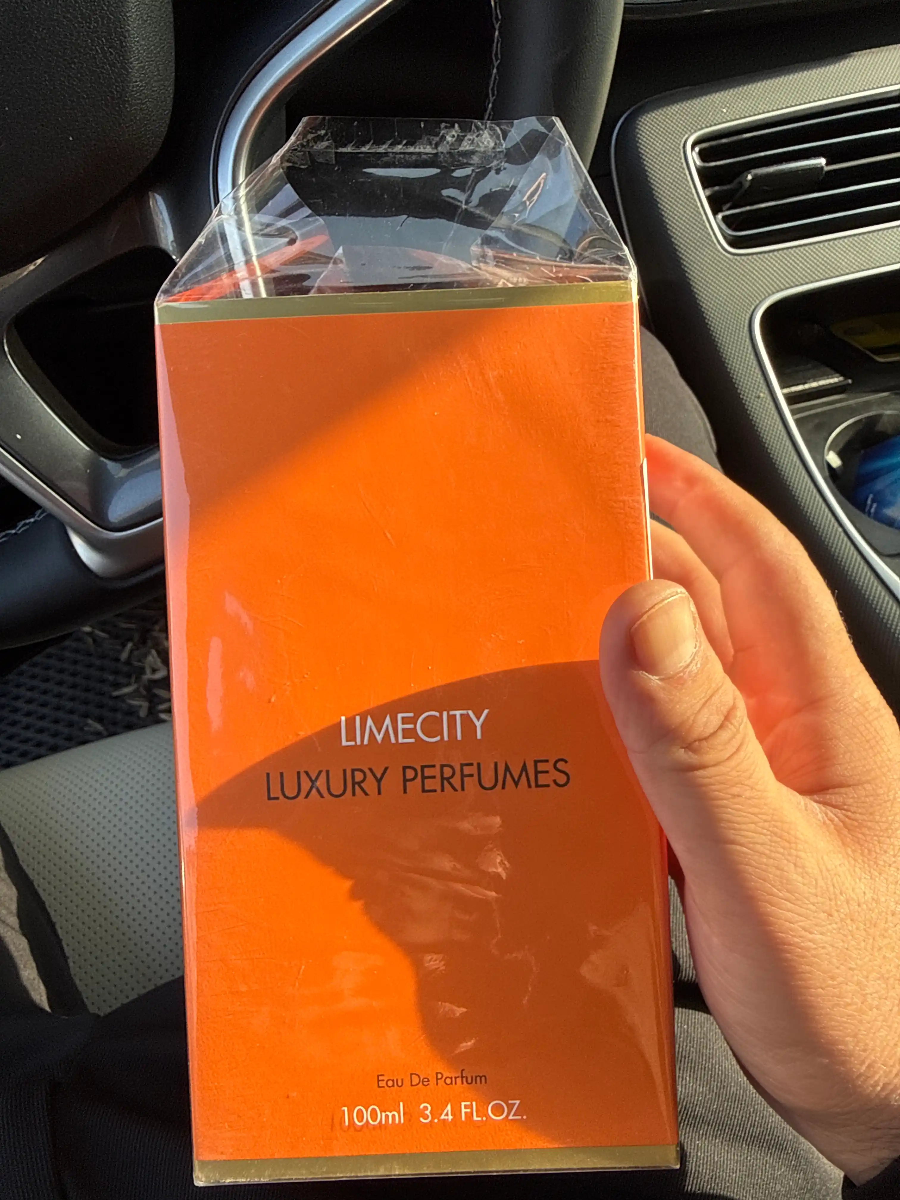 Erkaklar va ayollar uchun atir Luxury Parfumes Limecity