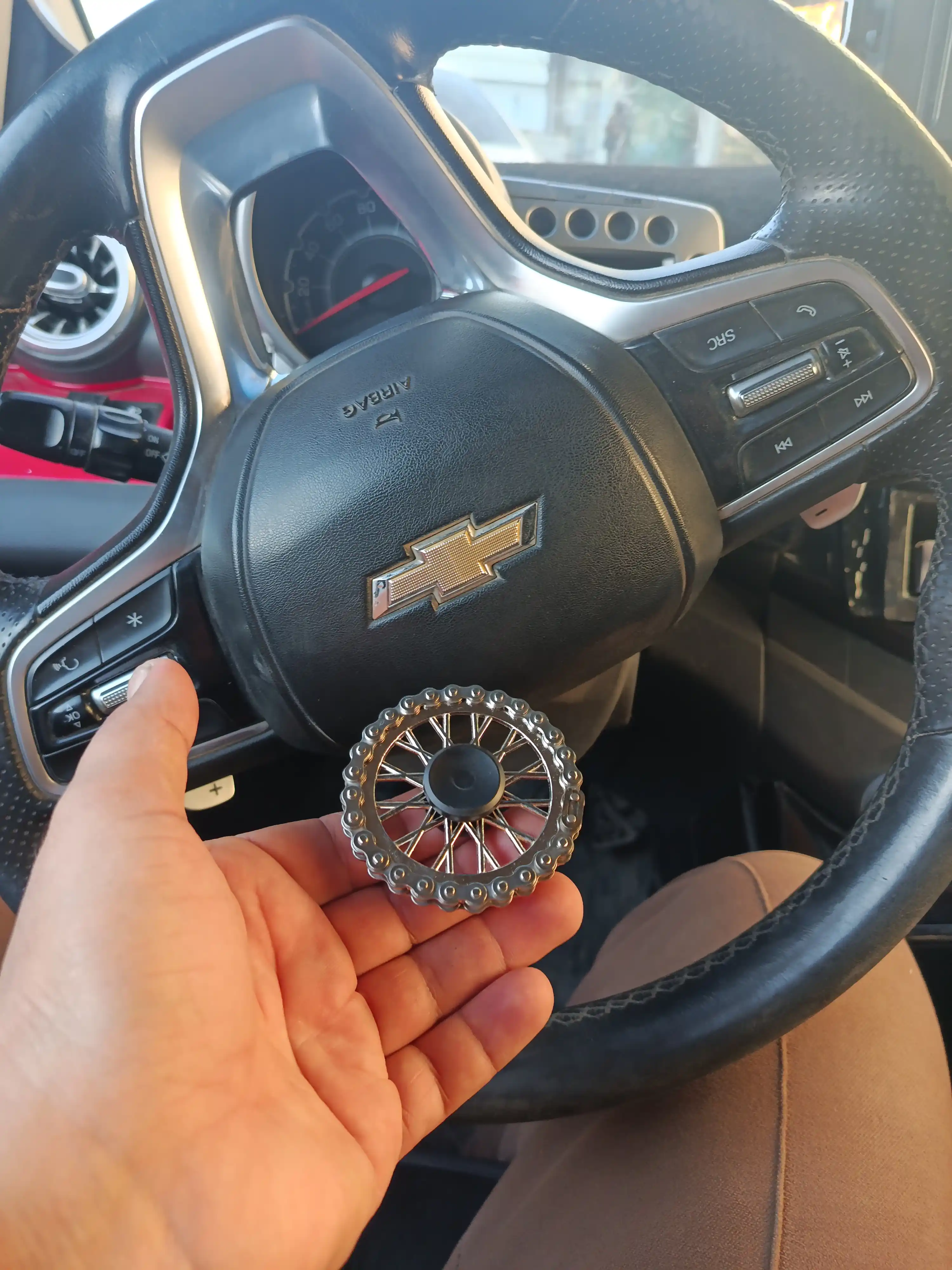 Metall antistress spinner zanjirli va tishli, qo‘l uchun dumaloq fidjet spinner