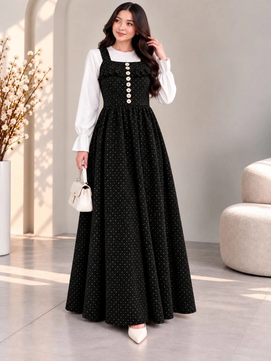 Ayollar uchun uzun velvet sarafan, oq bluzkali, nafis va zamonaviy model