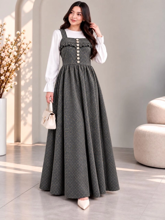 Ayollar uchun uzun velvet sarafan, oq bluzkali, nafis va zamonaviy model