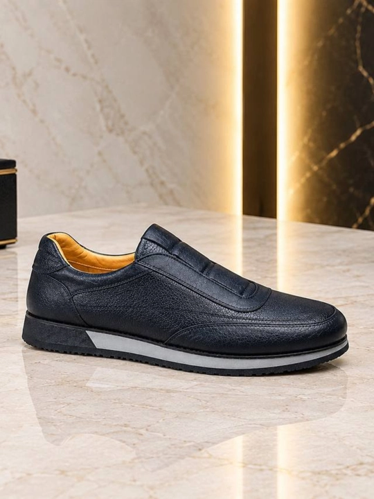 Erkaklar uchun tabiiy charm slip-on krossovka — 39–43 razmer