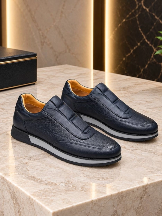 Erkaklar uchun tabiiy charm slip-on krossovka — 39–43 razmer