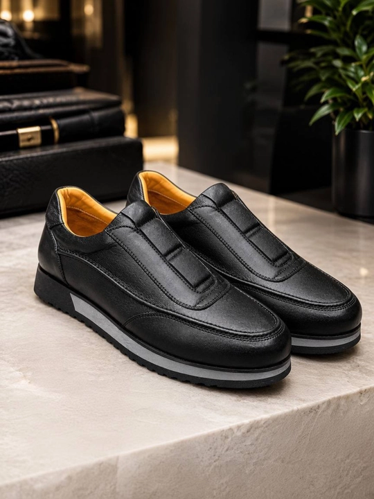 Erkaklar uchun tabiiy charm slip-on krossovka — 39–43 razmer
