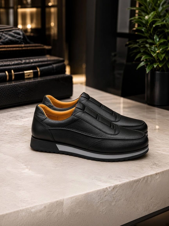 Erkaklar uchun tabiiy charm slip-on krossovka — 39–43 razmer