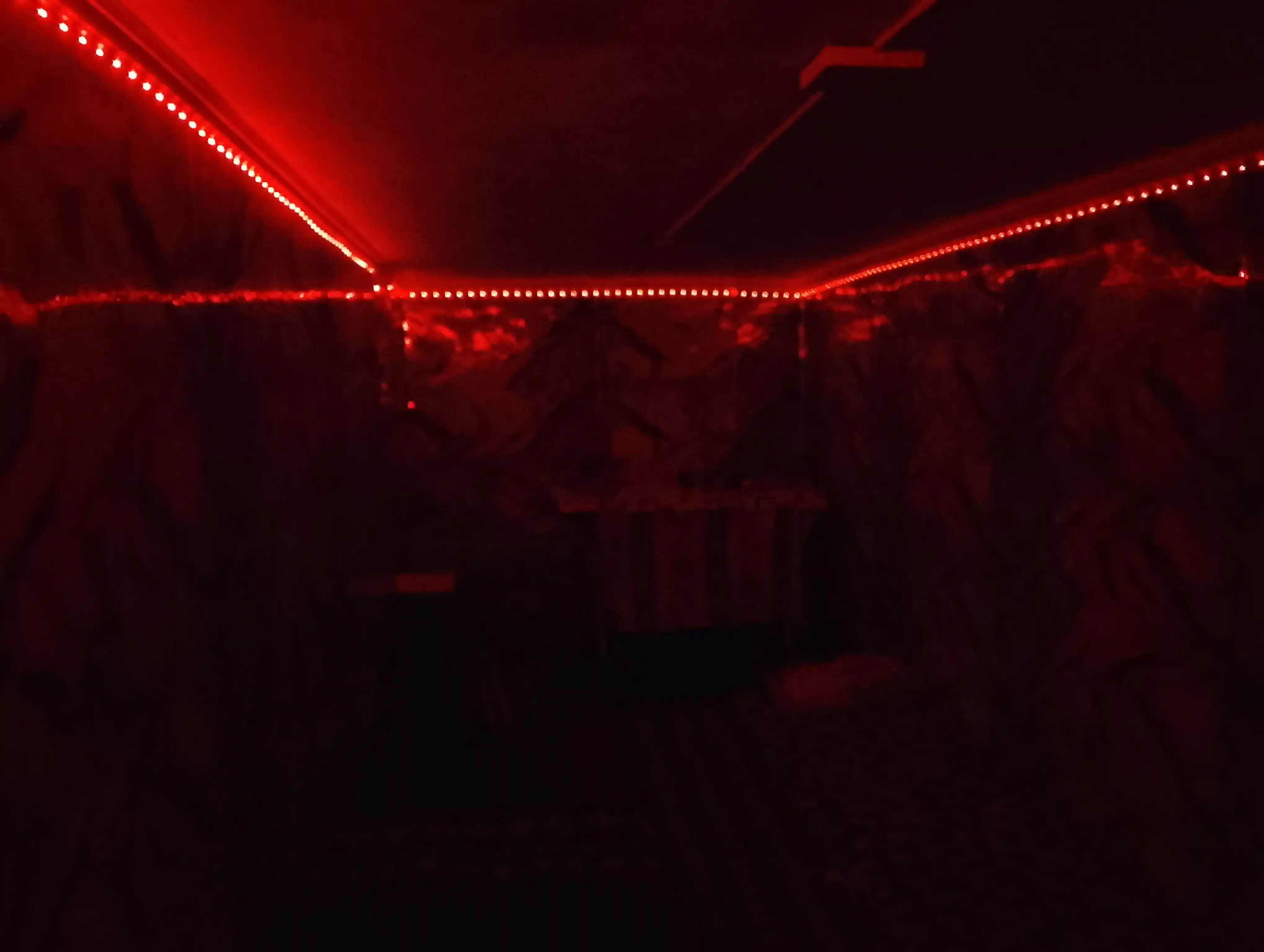 RGB LED yoritgichli lenta ko'p rangli