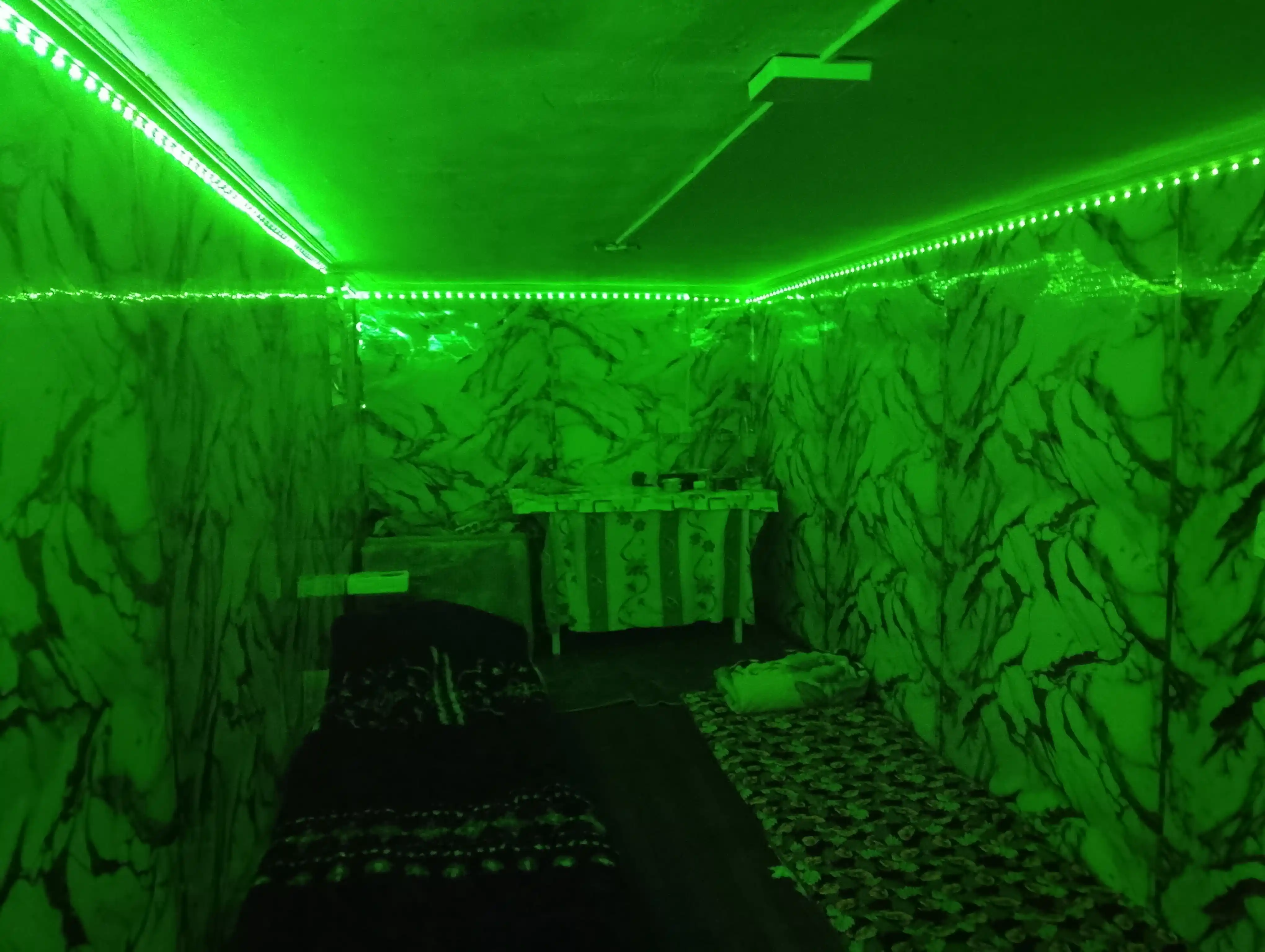 RGB LED yoritgichli lenta ko'p rangli