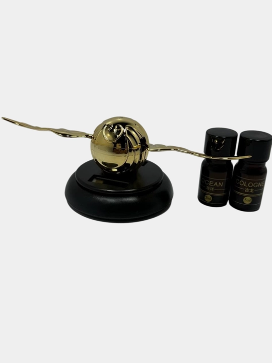 GOLDEN WINGS Quyosh energiyasida ishlaydigan premium avtomobil xushbo‘ylantirgichi