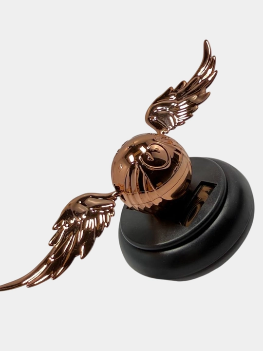 GOLDEN WINGS Quyosh energiyasida ishlaydigan premium avtomobil xushbo‘ylantirgichi