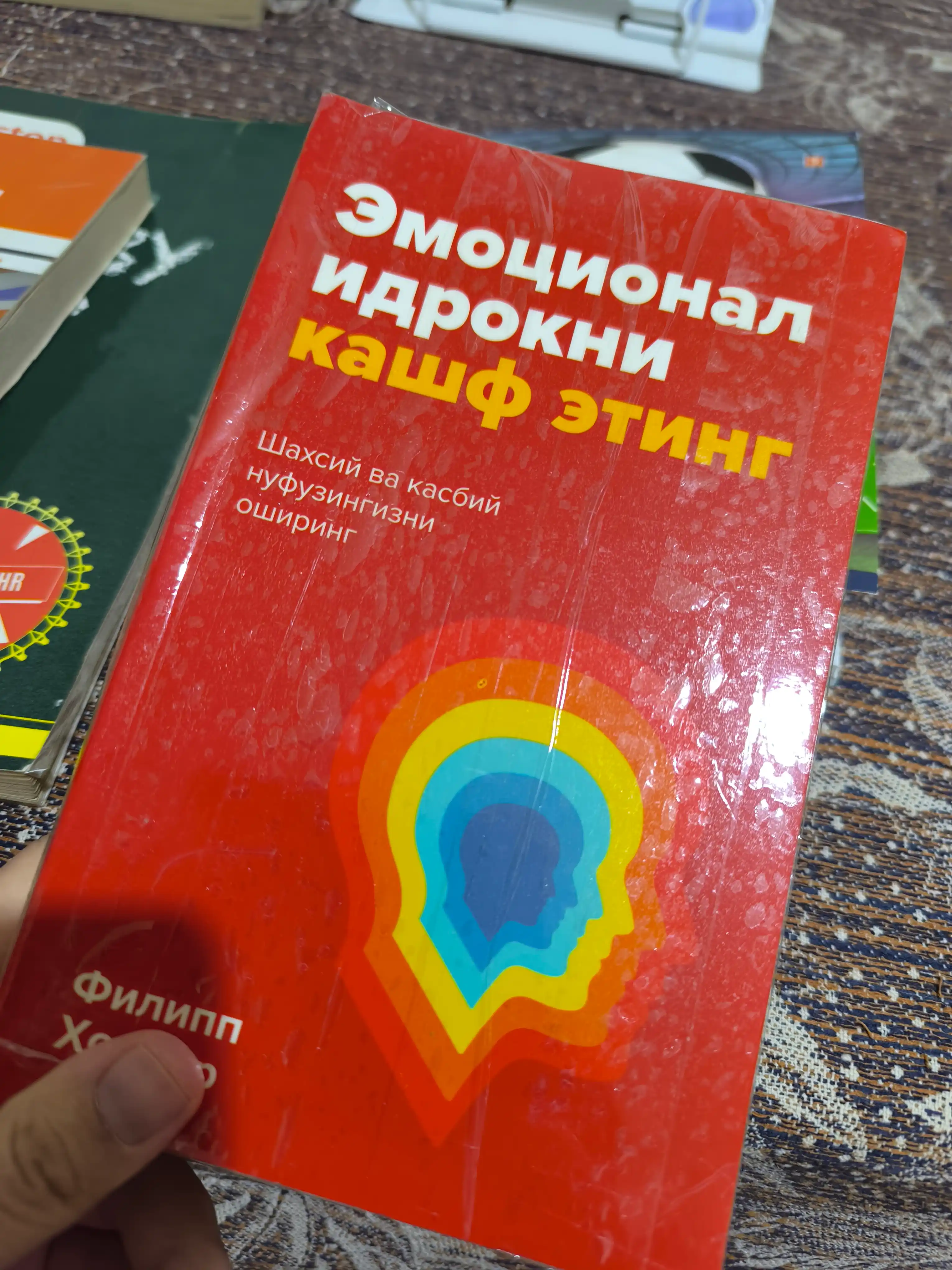 Emotsional idrokni kashf eting Filipp Xolder