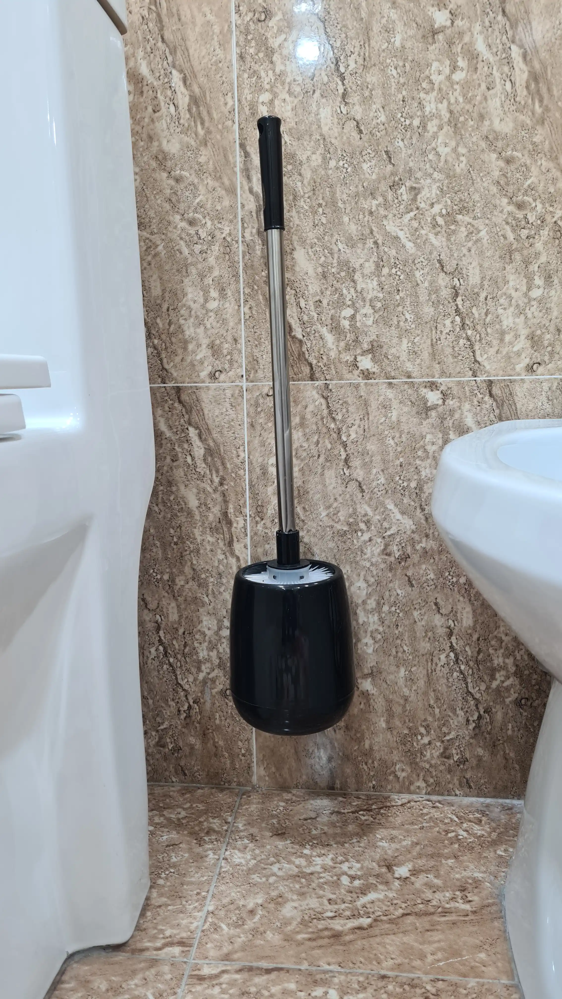 Taglikli unitaz cho‘tkasi, hojatxona cho‘tkasi