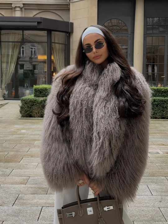 Элегантные женские Fendi очки – золотые детали, тёмные линзы