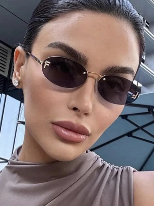 Элегантные женские Fendi очки – золотые детали, тёмные линзы