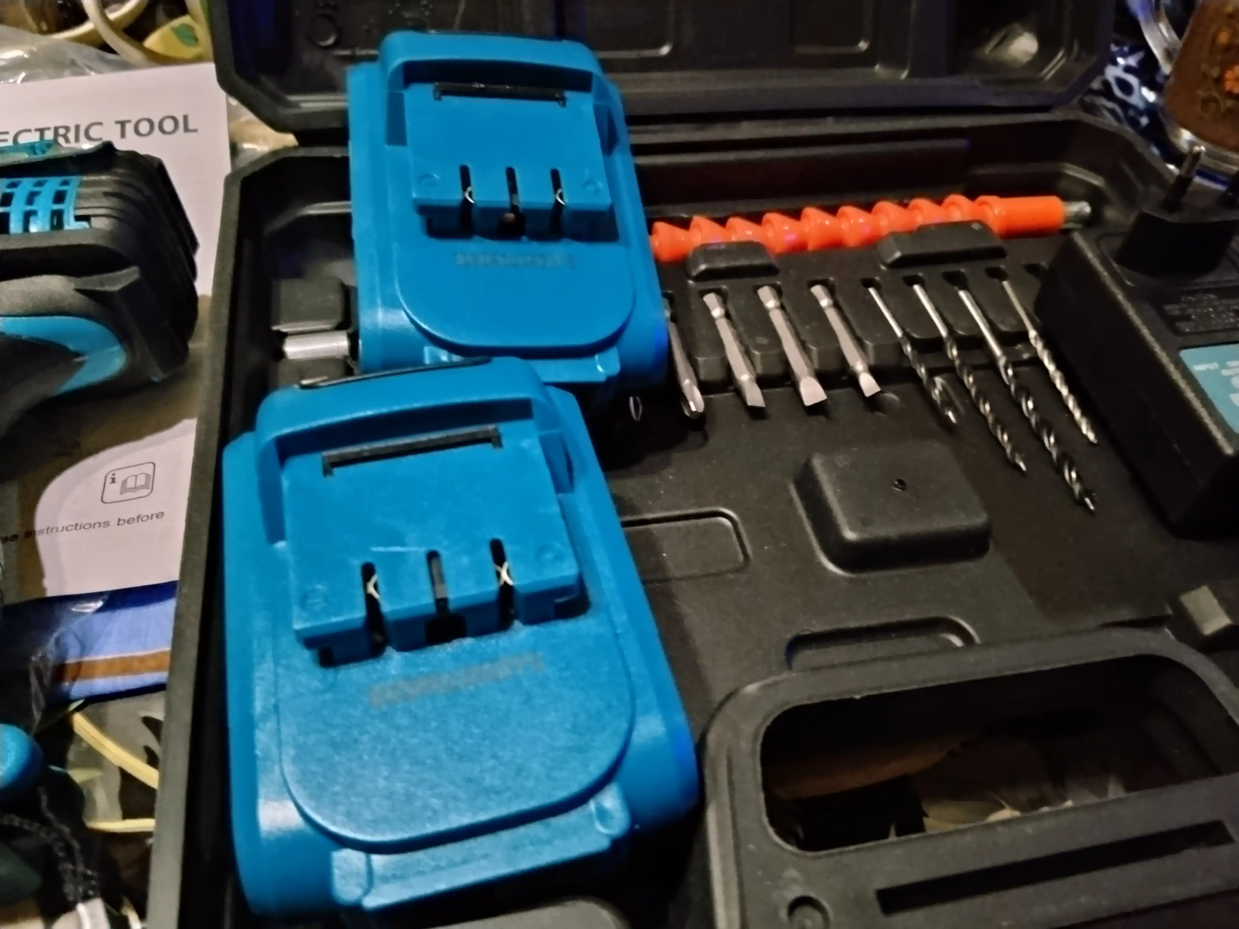 Makita Akkumulyatorli Drel-Shurupovyort, 12V, 24 va 54 Predmetli To‘plam, 2 Akkumulyatorli