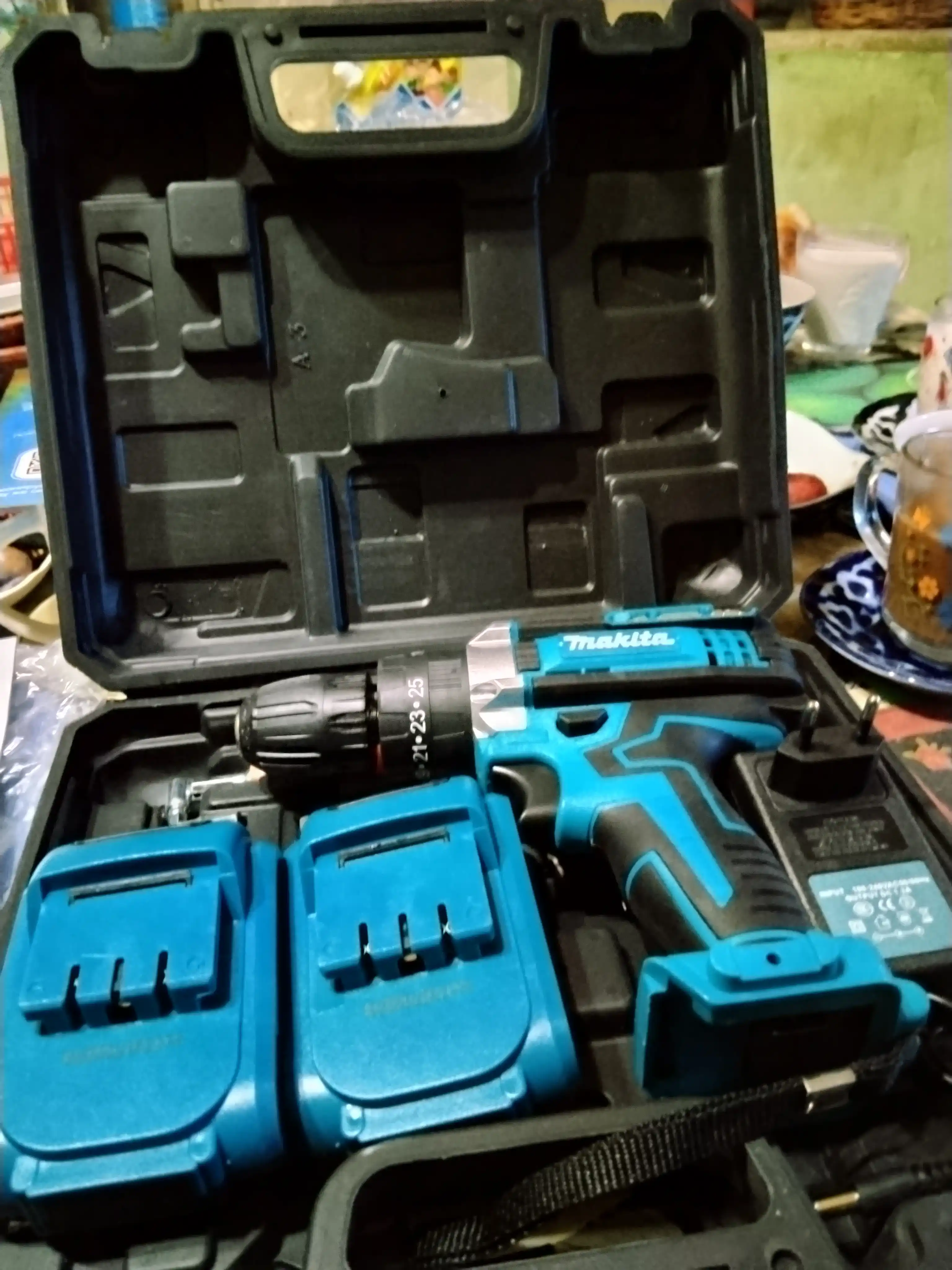 Makita Akkumulyatorli Drel-Shurupovyort, 12V, 24 va 54 Predmetli To‘plam, 2 Akkumulyatorli