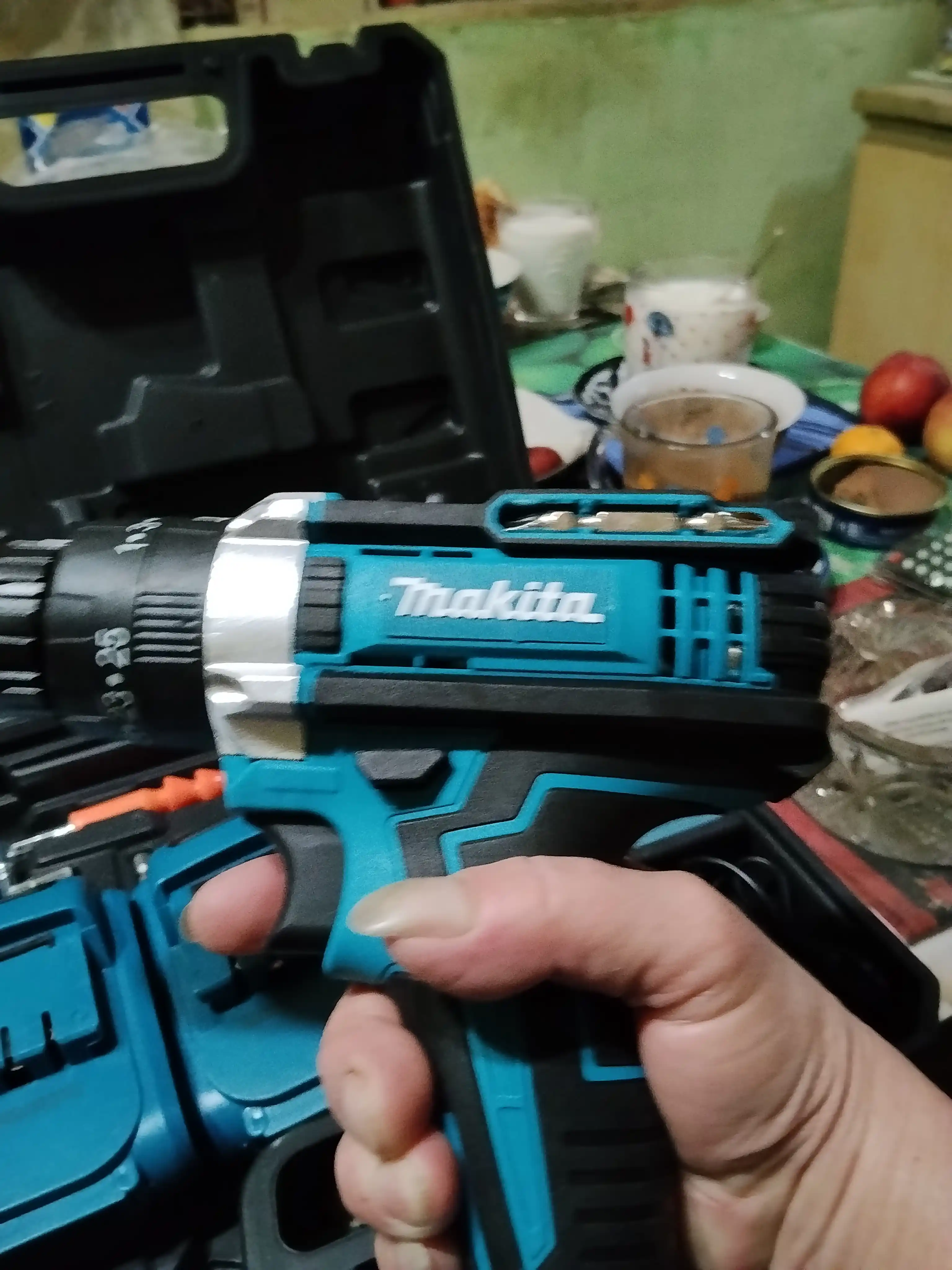 Makita Akkumulyatorli Drel-Shurupovyort, 12V, 24 va 54 Predmetli To‘plam, 2 Akkumulyatorli