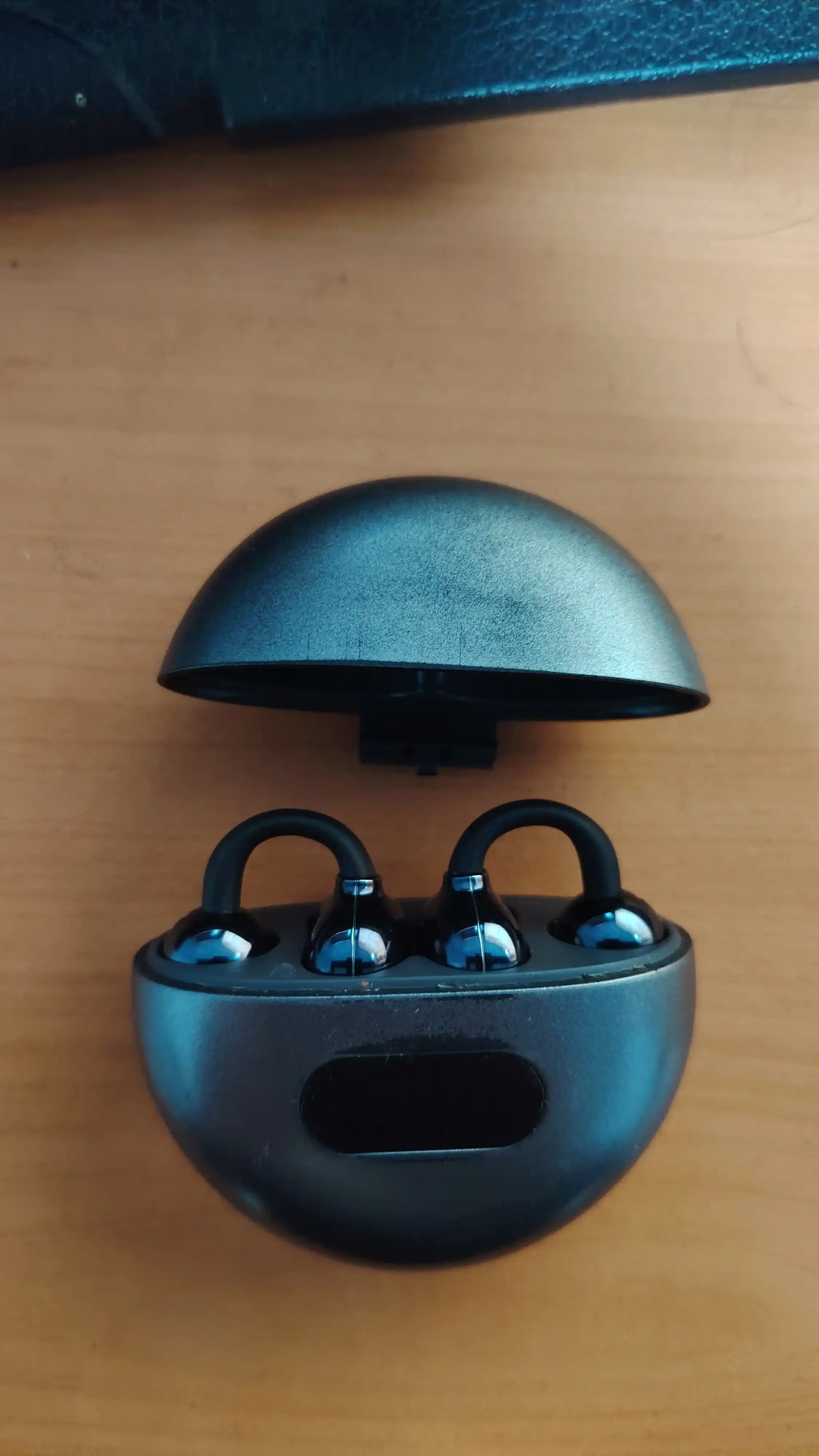 Hаушники беспроводные, Влагозащита IPX5, 30 часов работы, bluetooth