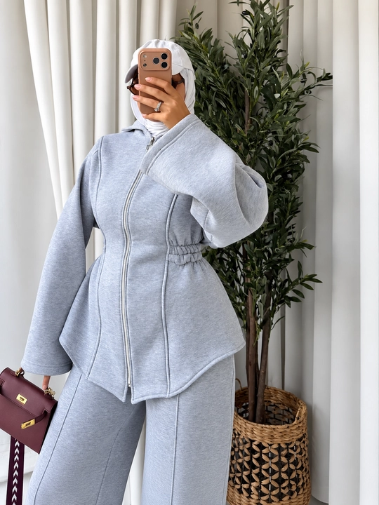 Ayollar uchun nachyosli kostyum dvoyka: oversize xudi va keng shim jogger kuz-qish 44-52
