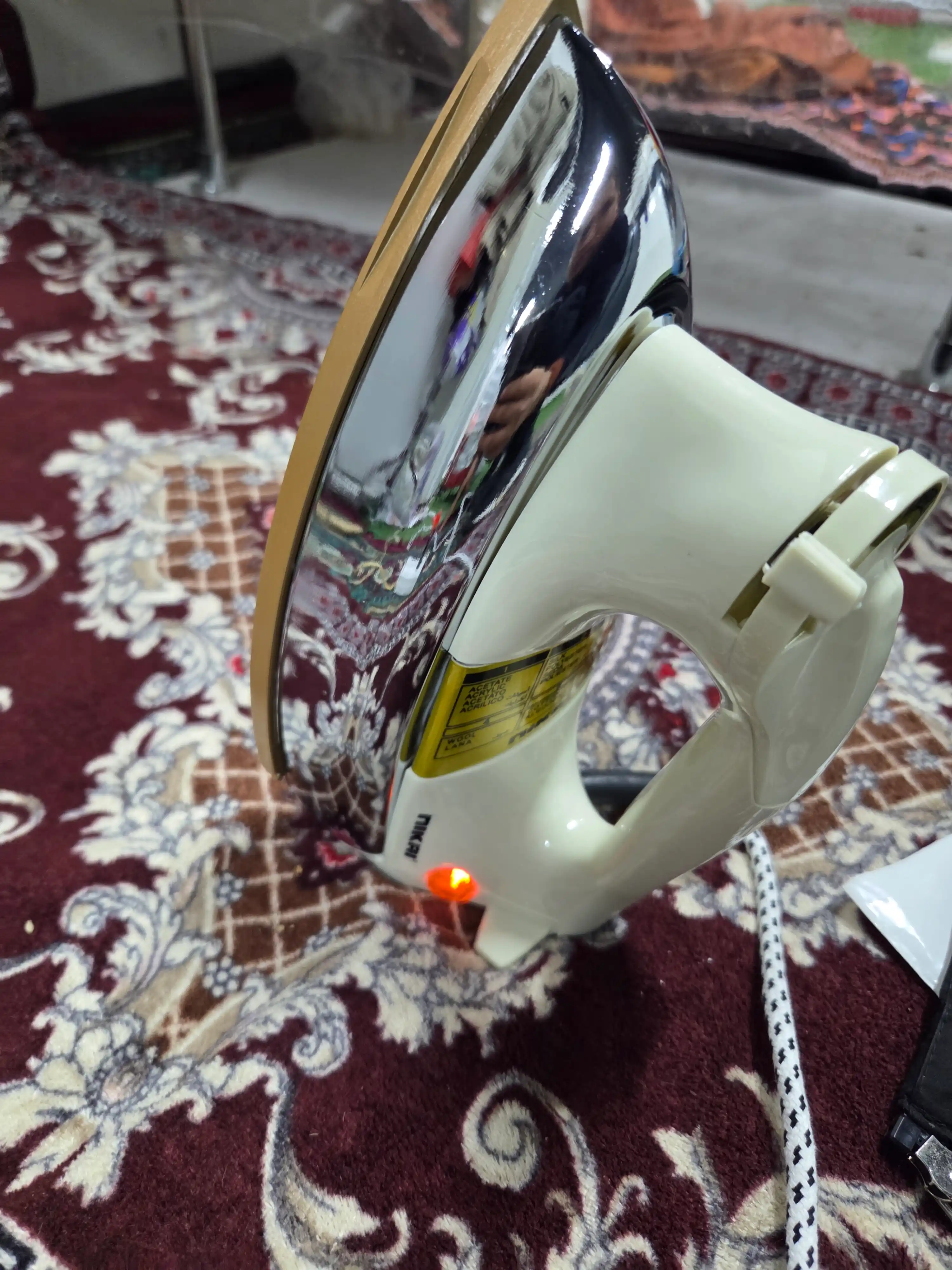 Утюг NIKAI 1200 Вт, электрический, прочная стальная подошва, удобный дизайн
