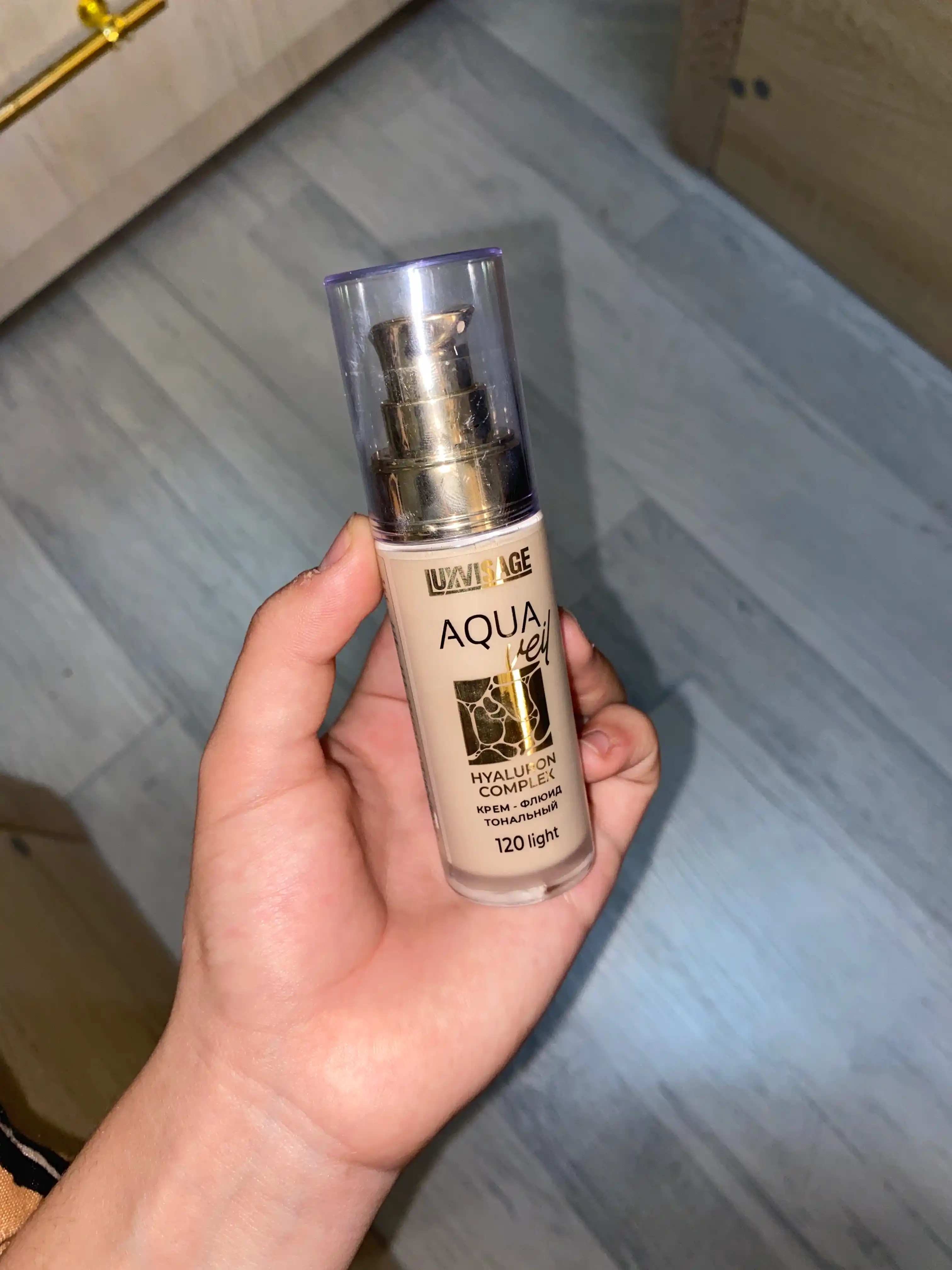 Yuz uchun namlovchi tonal krem, yengil tanalka Luxvisage AQUA veil HYALURON COMPLEX