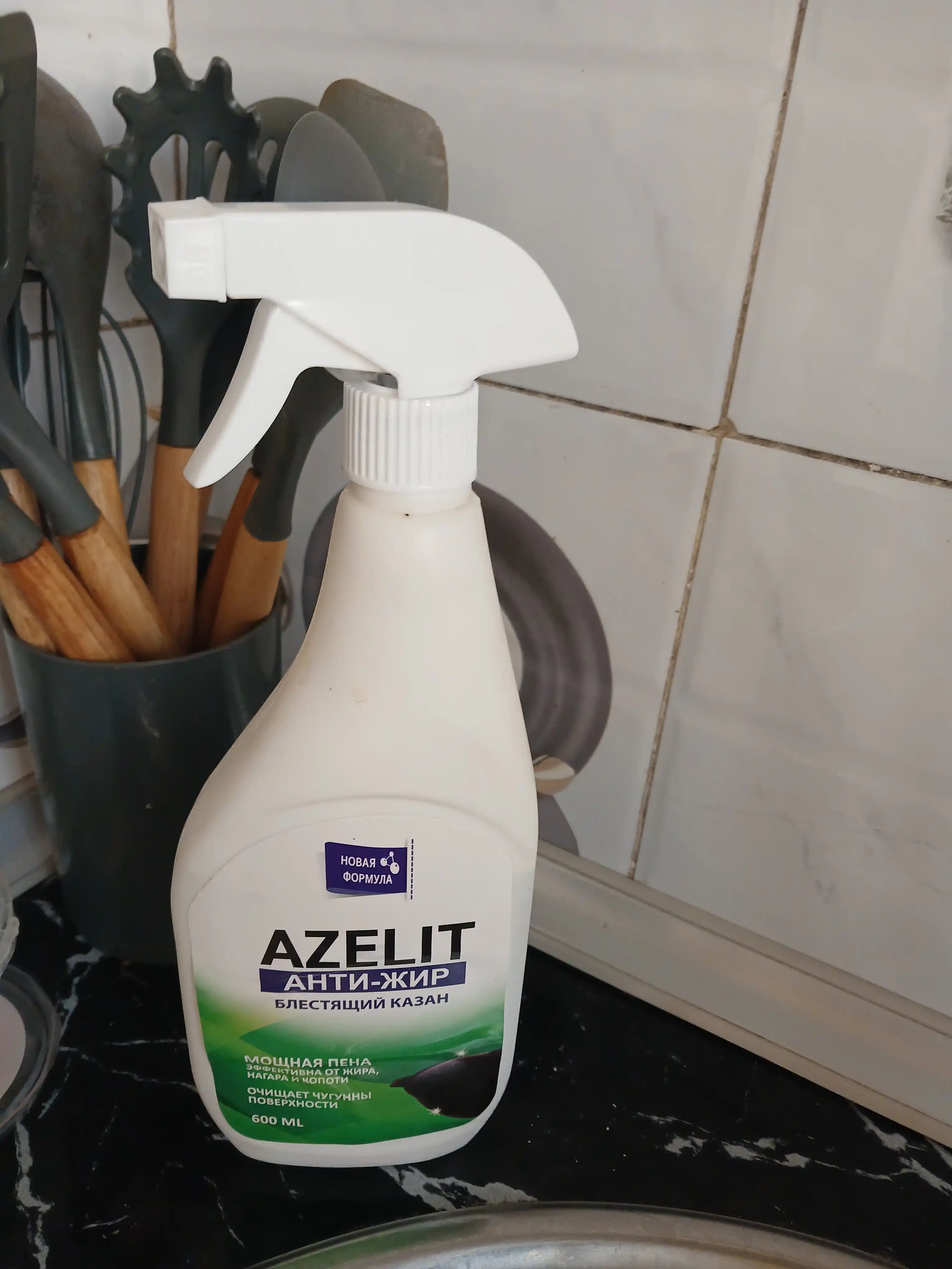 Tozalash vositasi, kuchaytirilgan yog'ga qarshi Azelit, 600 ml