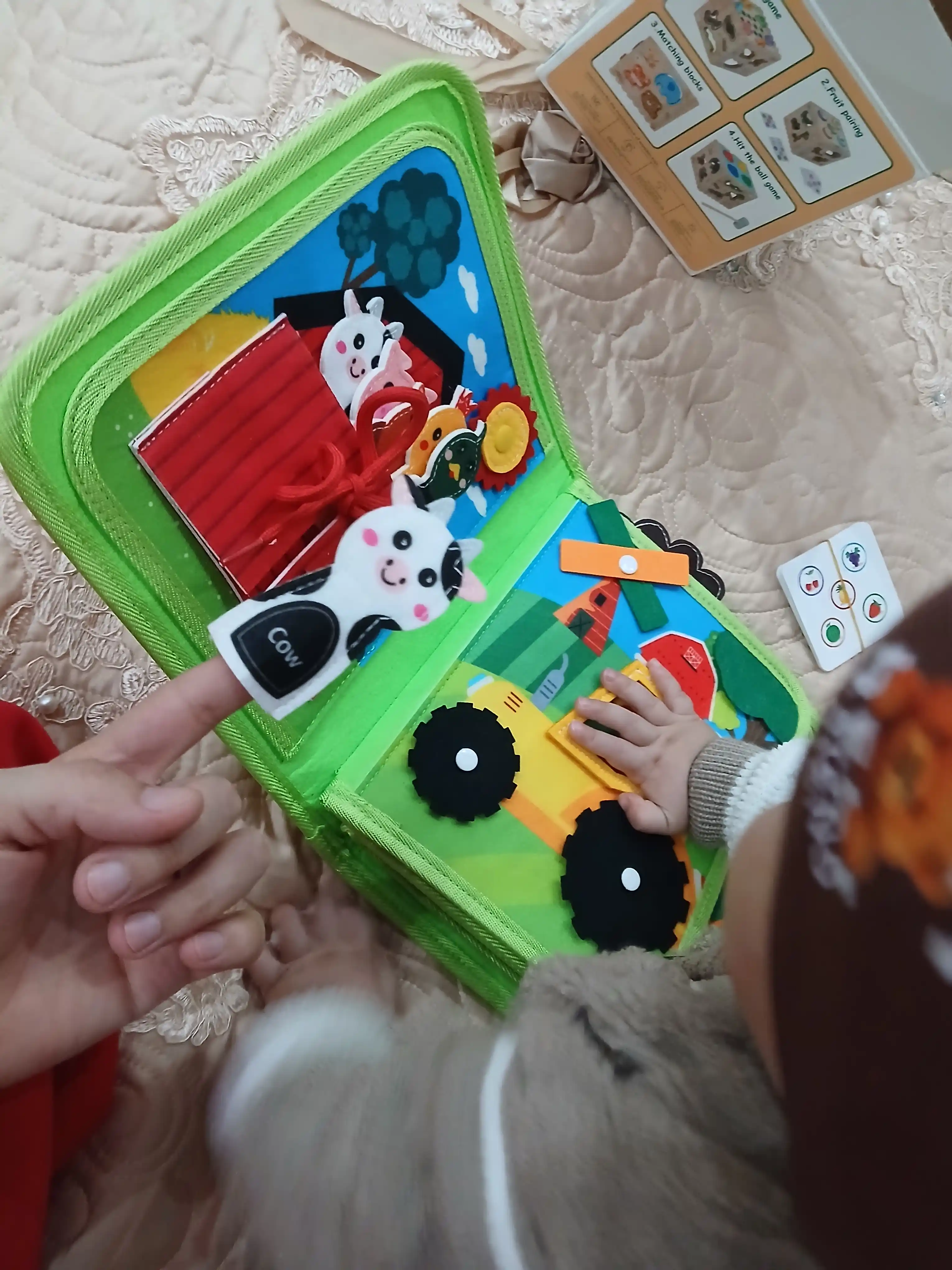 Fetr kitobcha bizibord, bolalar uchun Montessori sensor rivojlantiruvchi o'yinchoq